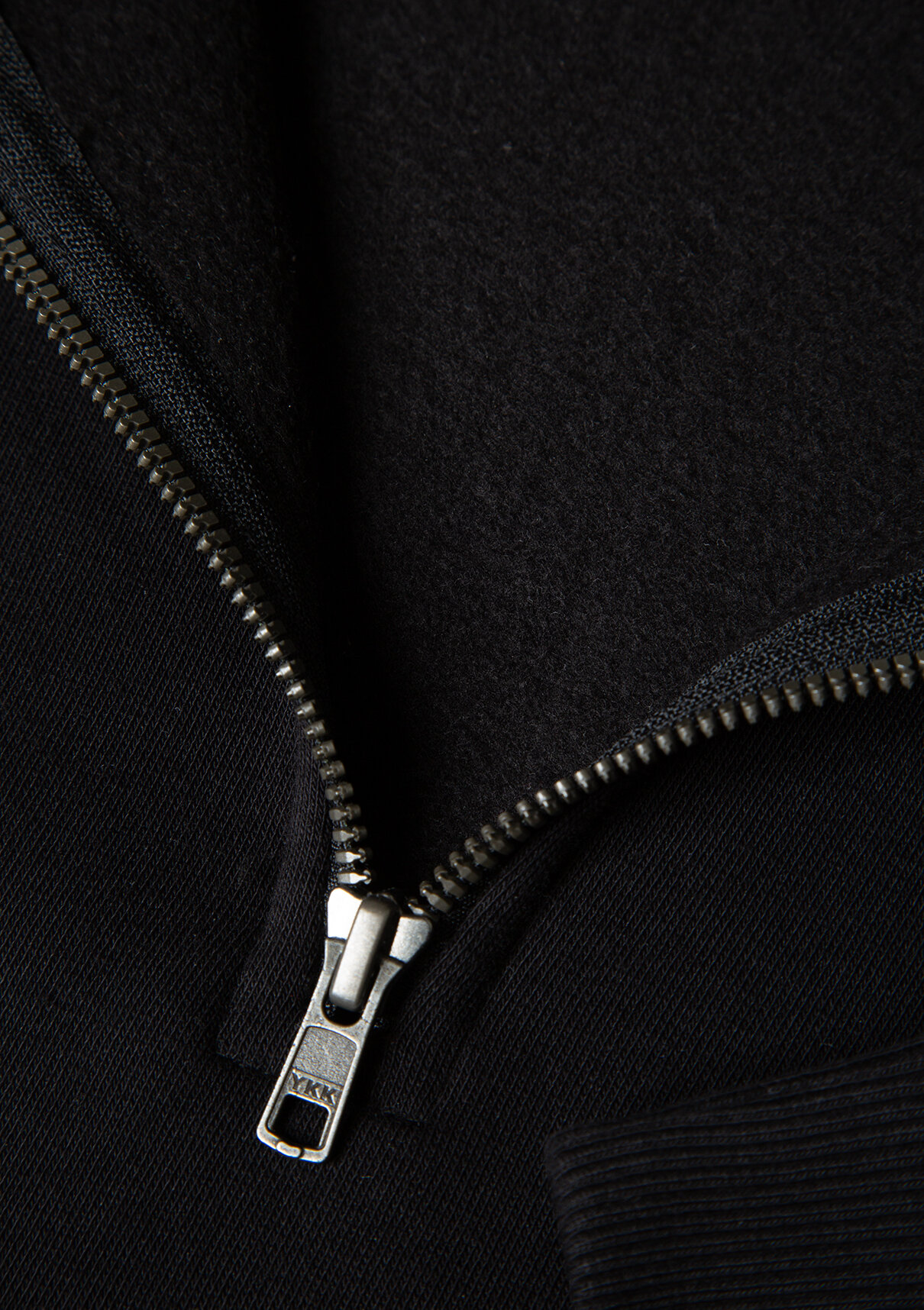 Mavi Logo Baskılı Yarı Fermuarlı Siyah Sweatshirt görsel 6