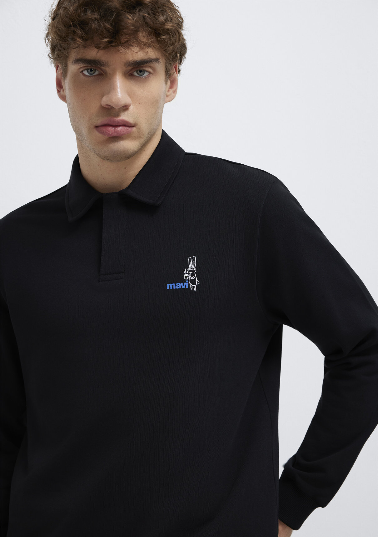 Mavi Yarı Düğmeli Siyah Sweatshirt görsel 3