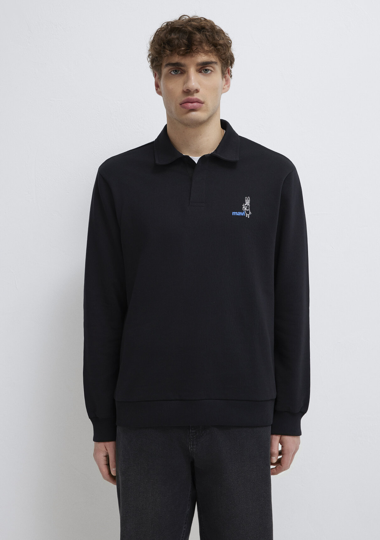 Mavi Yarı Düğmeli Siyah Sweatshirt görsel 4