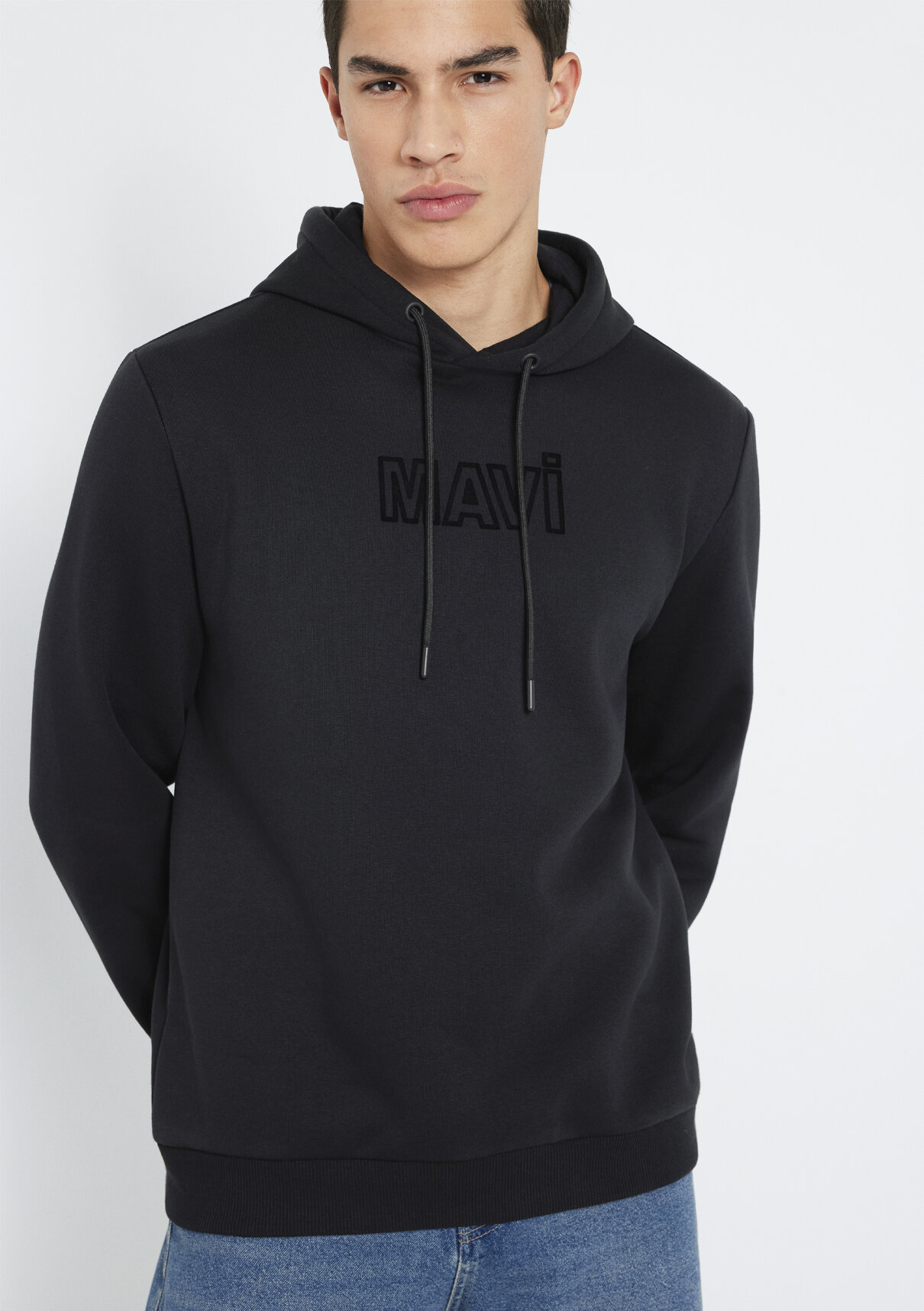 Mavi Logo Baskılı Kapüşonlu Siyah Sweatshirt görsel 3