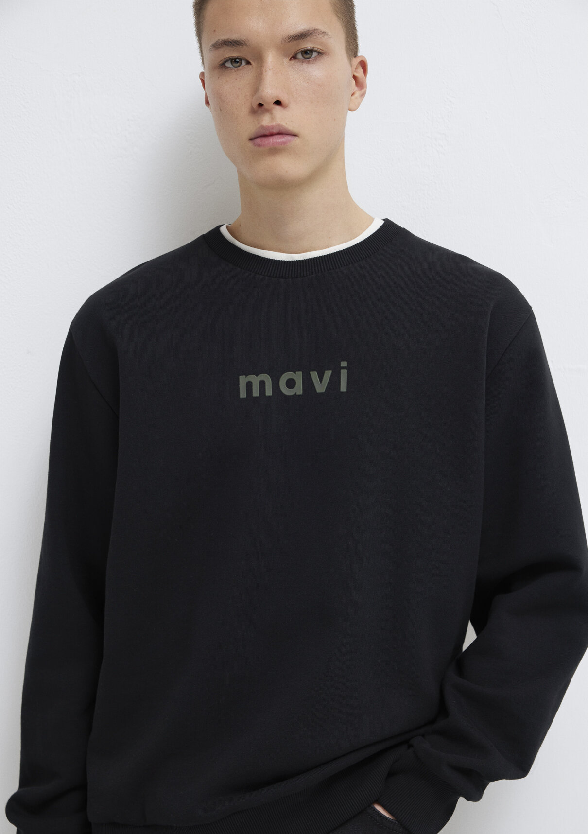 Mavi Logo Baskılı Siyah Sweatshirt