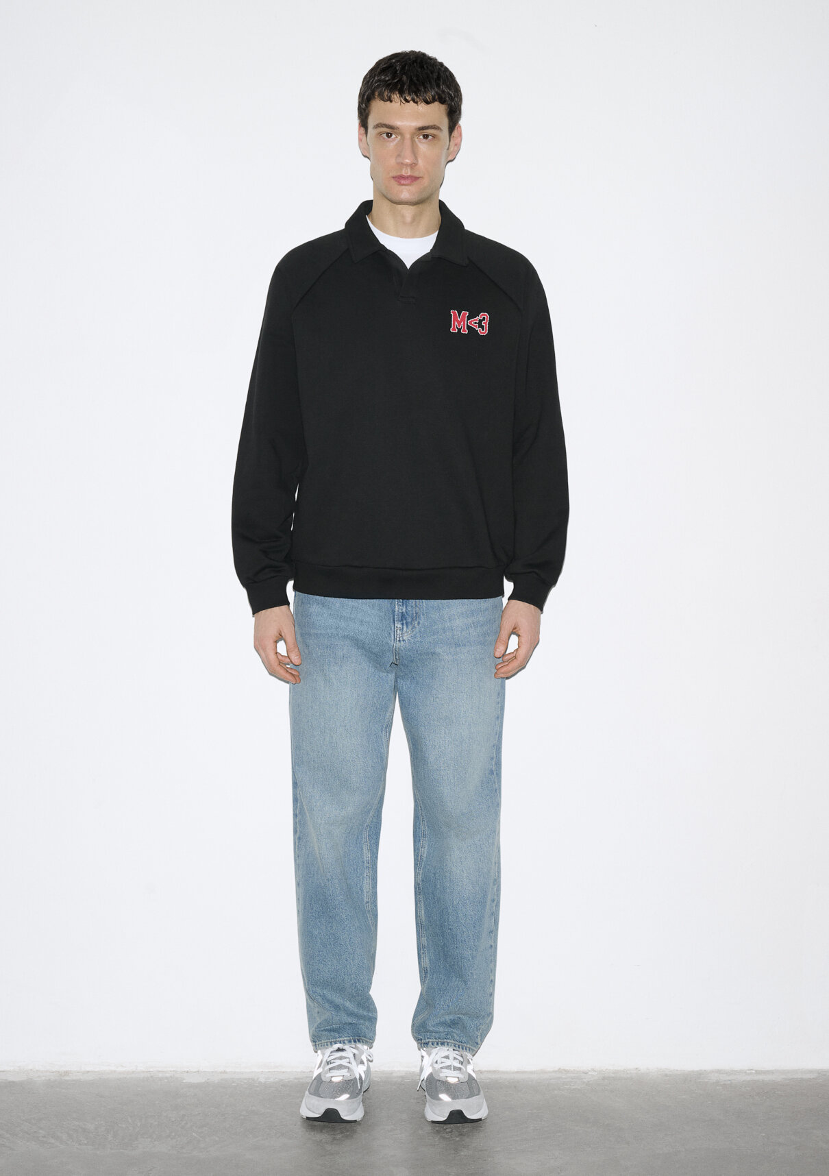 Mavi M Kalp İşlemeli Polo Yaka Siyah Sweatshirt görsel 4