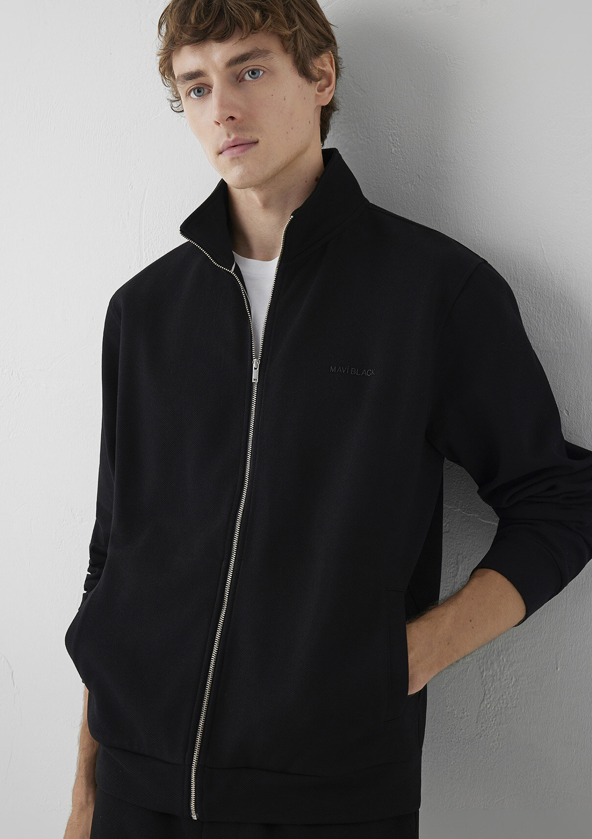 Mavi Fermuarlı Siyah Sweatshirt
