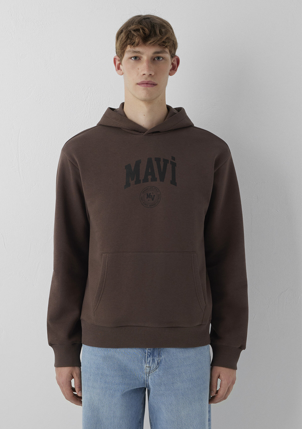 Mavi Logo Baskılı Kapüşonlu Kahverengi Sweatshirt görsel 3