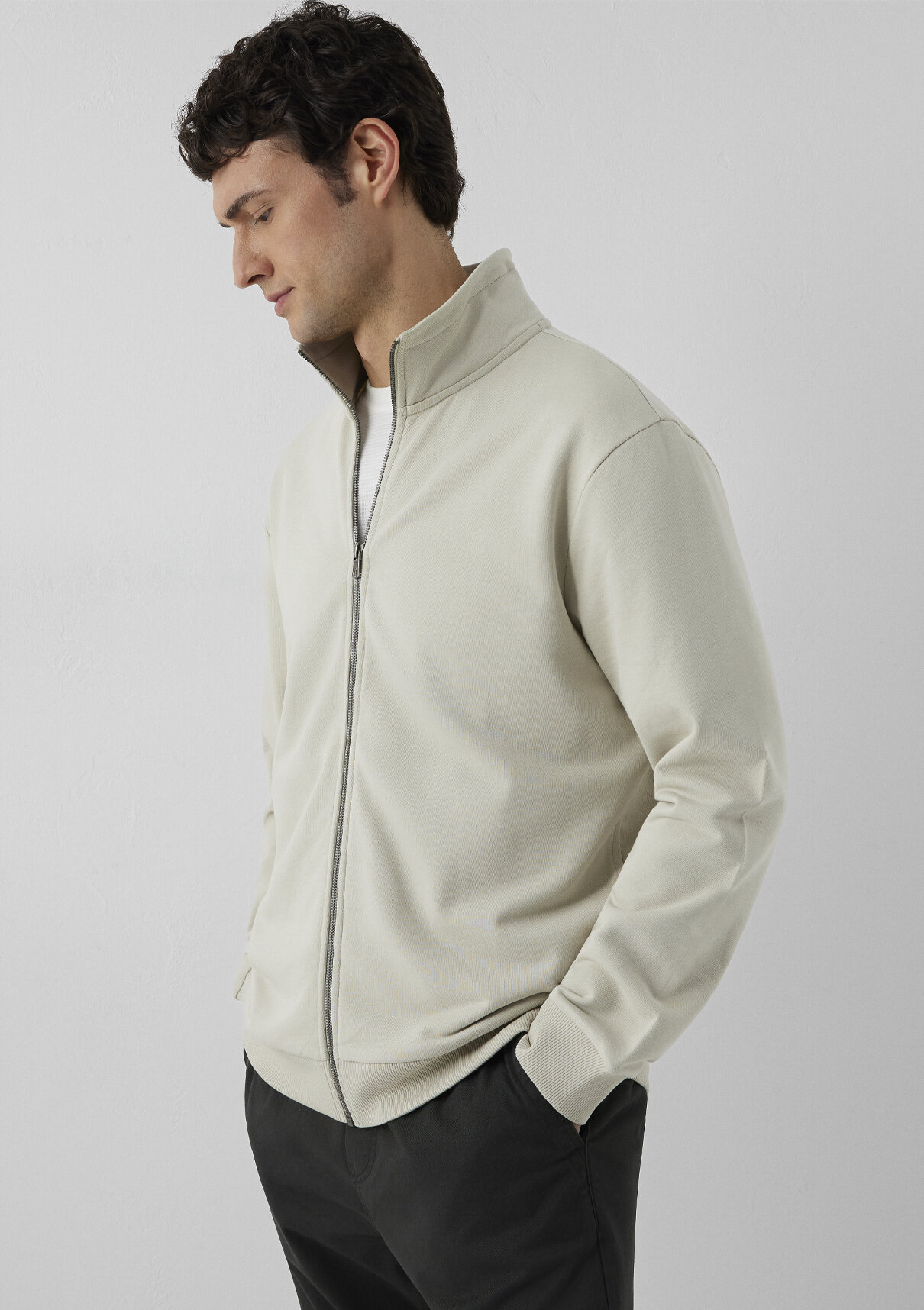 Mavi Fermuarlı Bej Sweatshirt