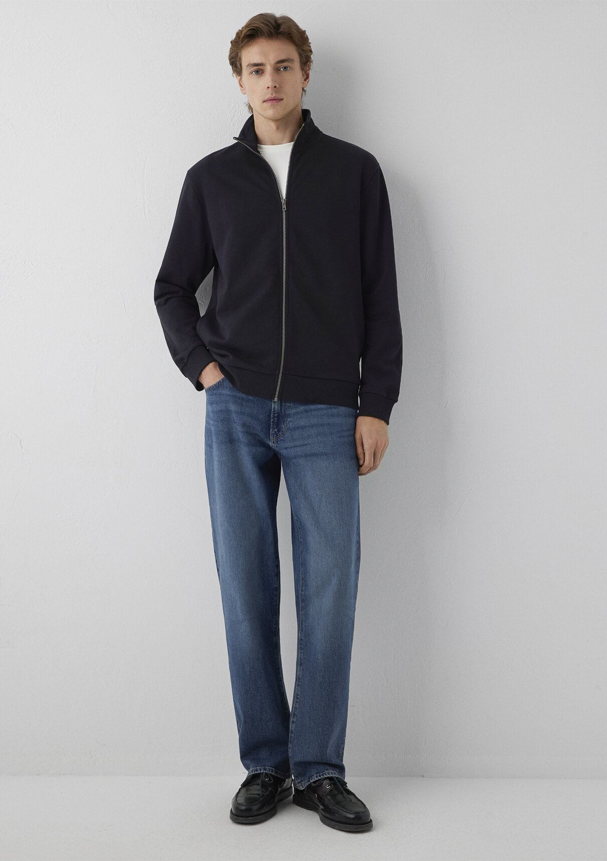 Mavi Fermuarlı Siyah Sweatshirt