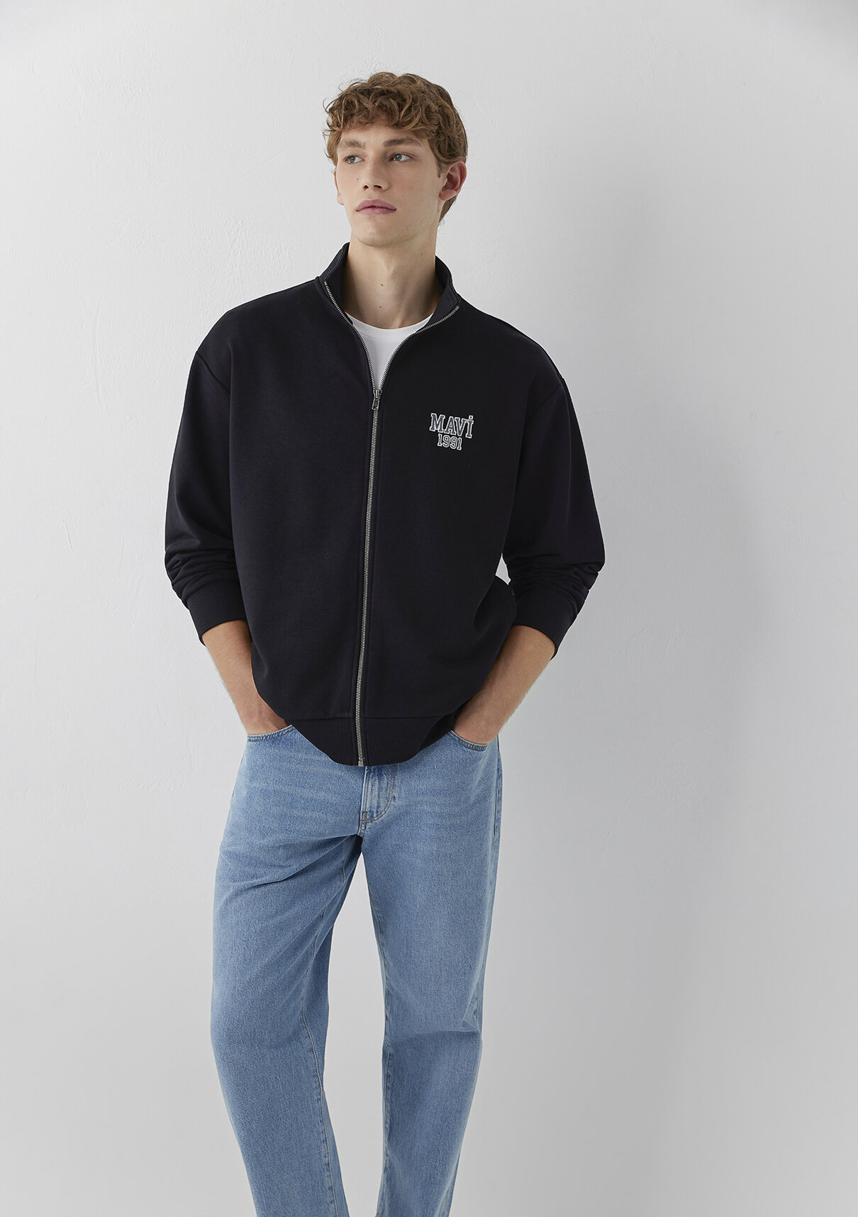 Mavi Logo Baskılı Fermuarlı Siyah Sweatshirt görsel 2