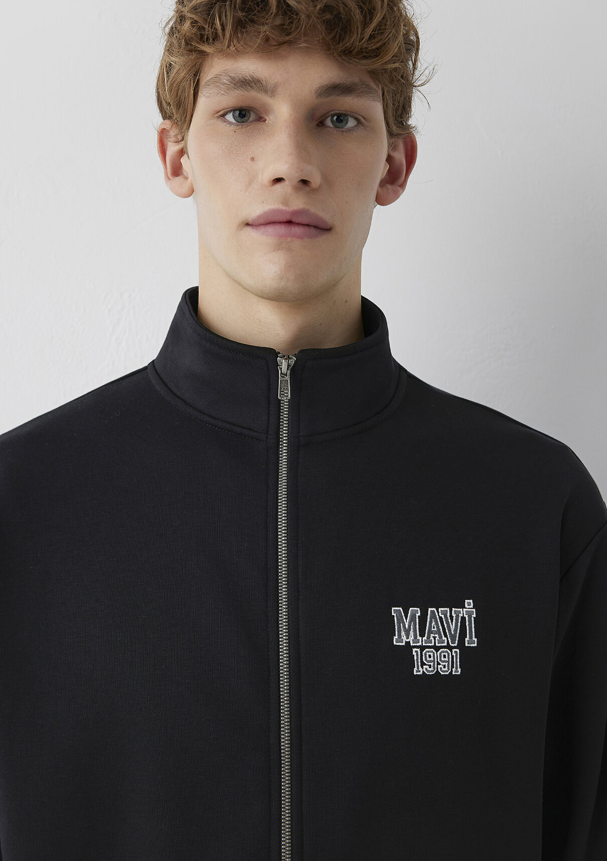 Mavi Logo Baskılı Fermuarlı Siyah Sweatshirt görsel 6
