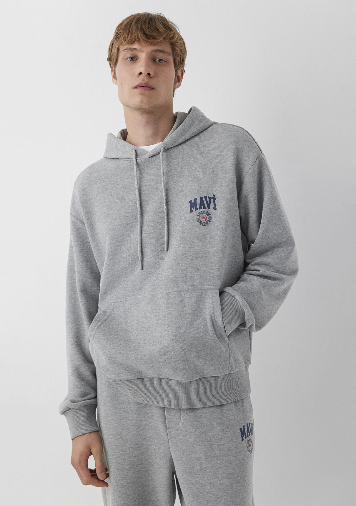 Mavi Logo Baskılı Kapüşonlu Gri Sweatshirt