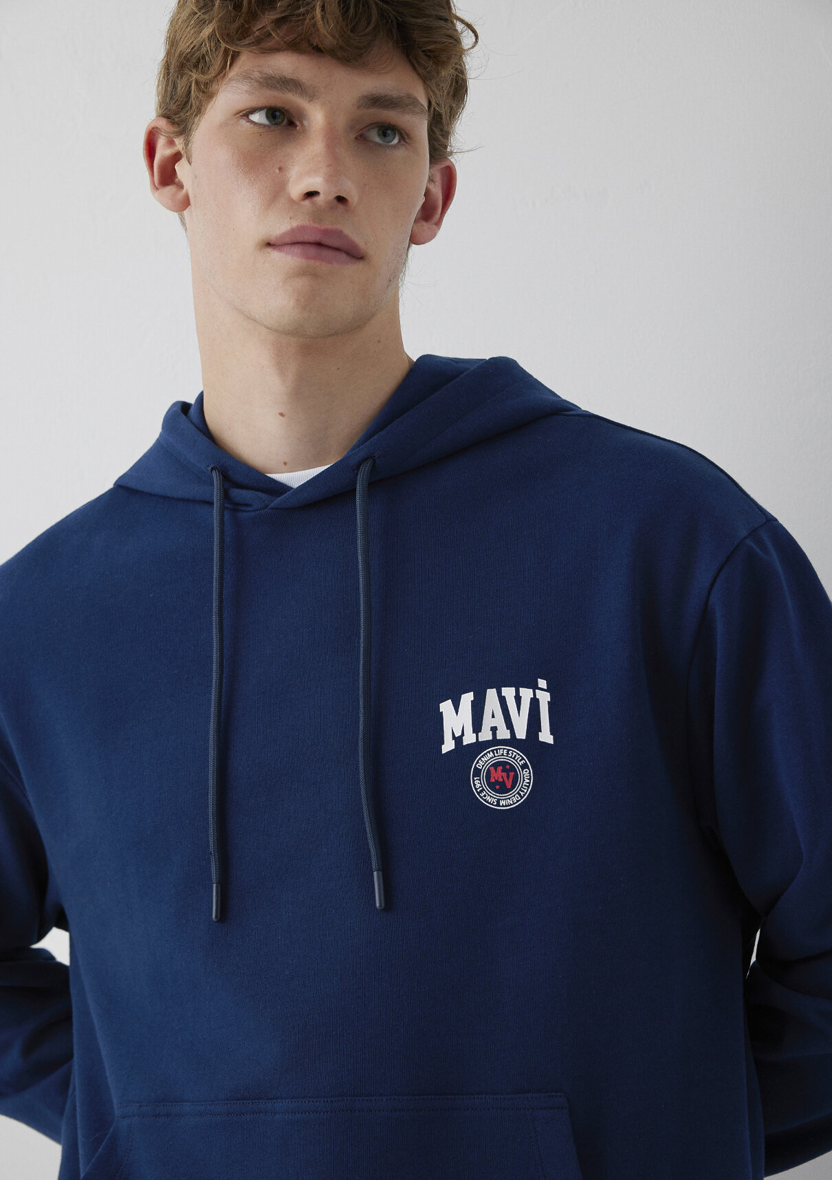Mavi Logo Baskılı Kapüşonlu Lacivert Sweatshirt