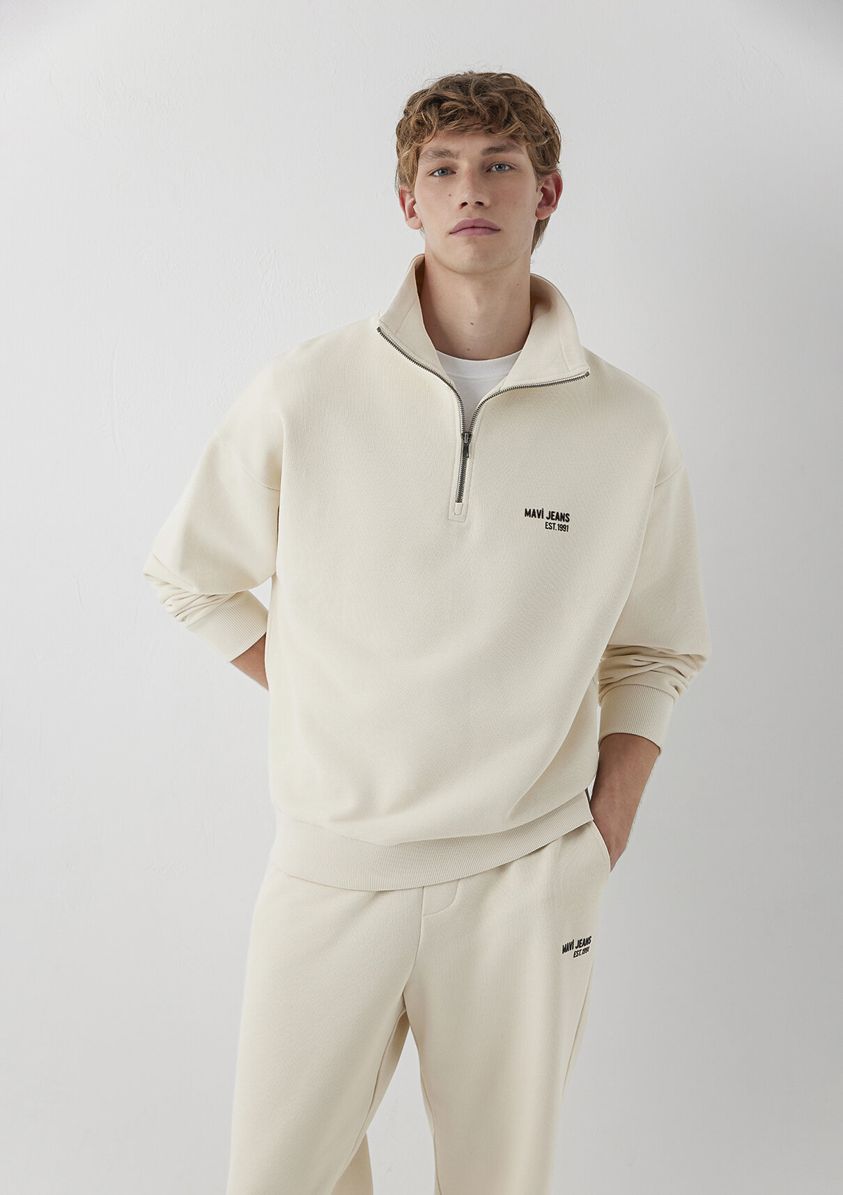Mavi Logo Baskılı Yarı Fermuarlı Bej Sweatshirt