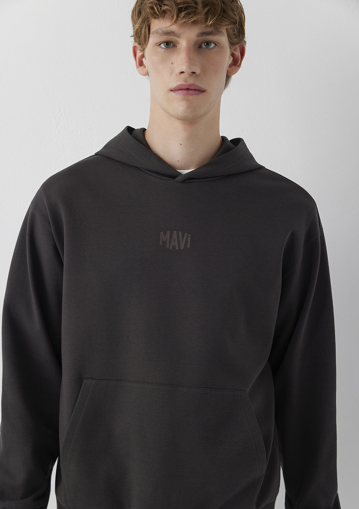 Mavi Logo Baskılı Kapüşonlu Kahverengi İnterlok Sweatshirt görsel 2