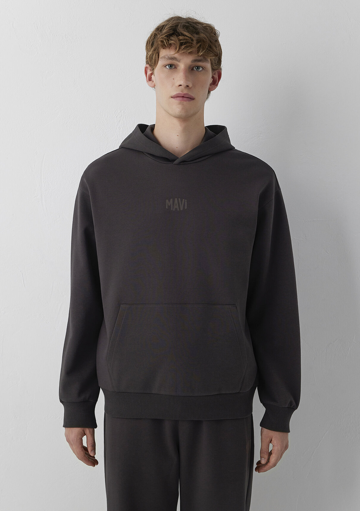 Mavi Logo Baskılı Kapüşonlu Kahverengi İnterlok Sweatshirt görsel 3
