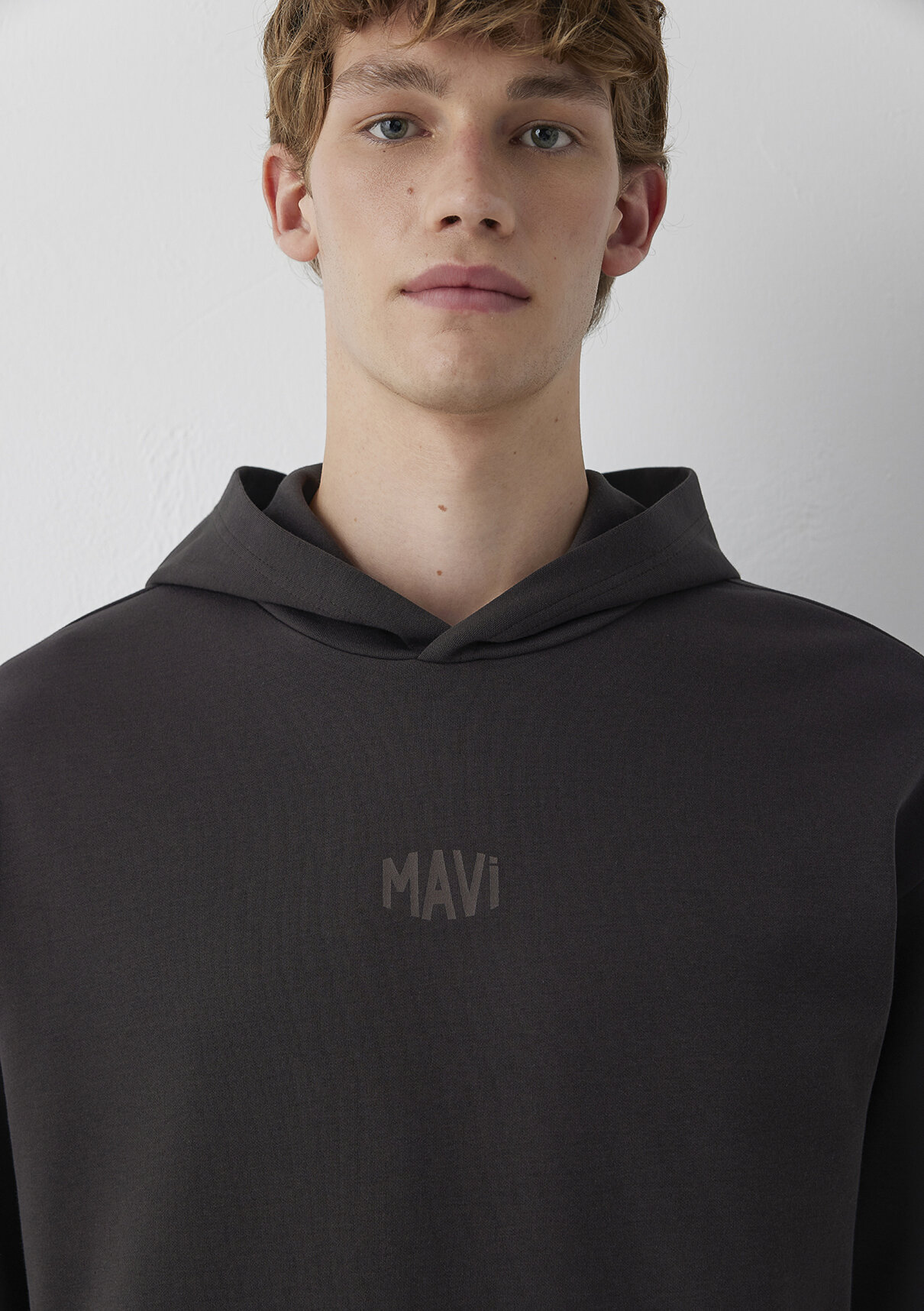 Mavi Logo Baskılı Kapüşonlu Kahverengi İnterlok Sweatshirt görsel 6