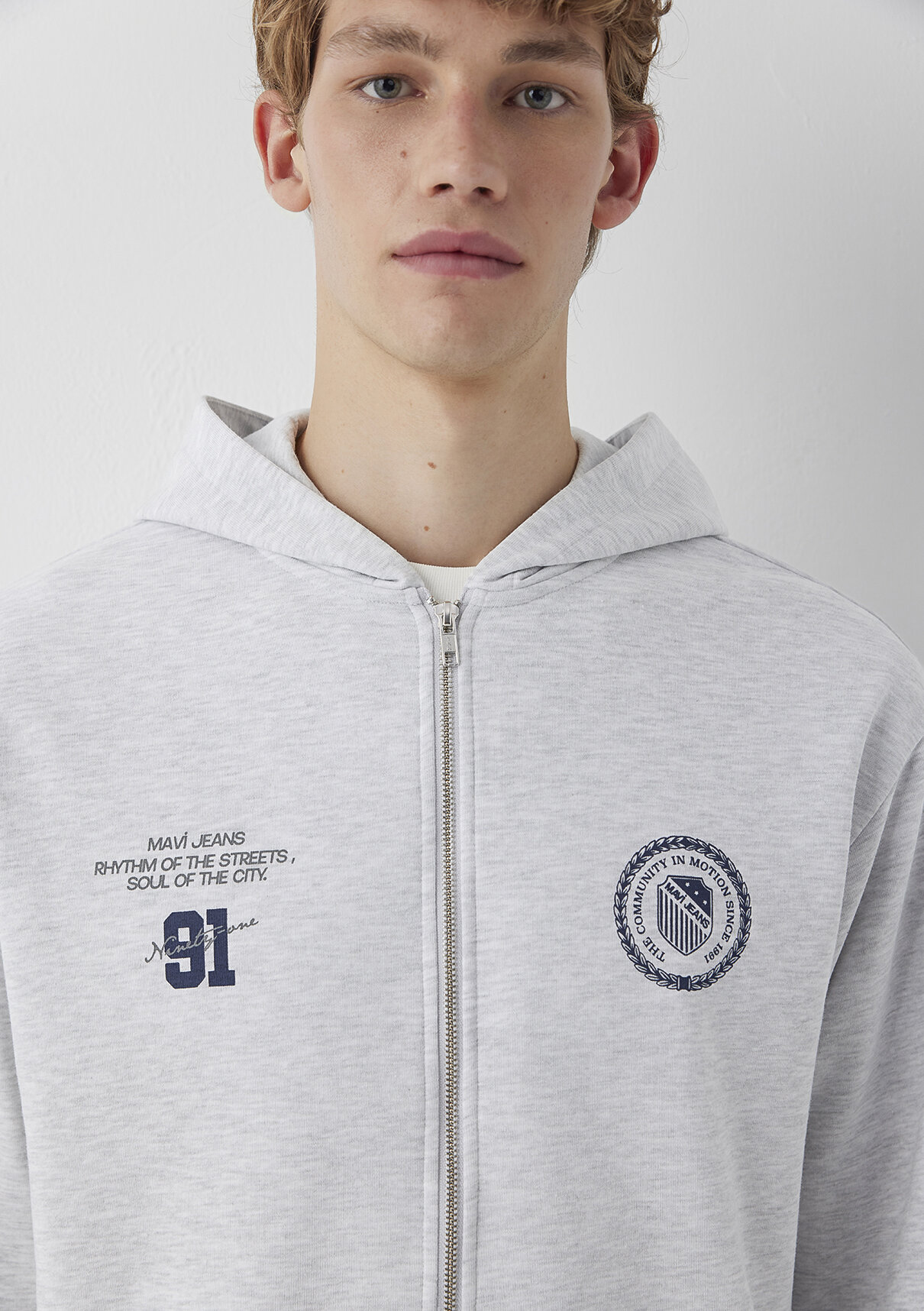 Mavi Logo Baskılı Kapüşonlu Fermuarlı Gri Sweatshirt görsel 6