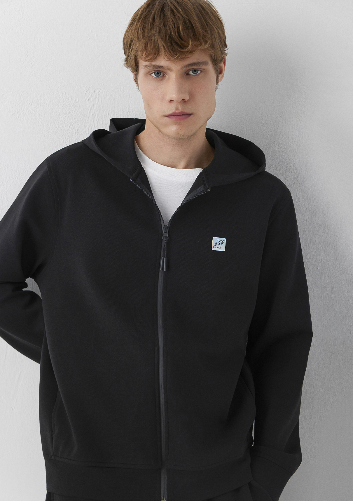Mavi Kapüşonlu Siyah Sweatshirt