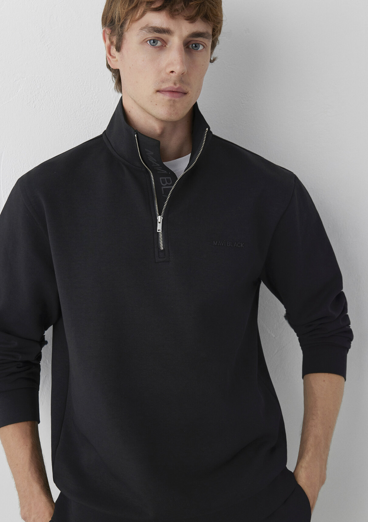 Mavi Yarı Fermuarlı Siyah Sweatshirt görsel 3