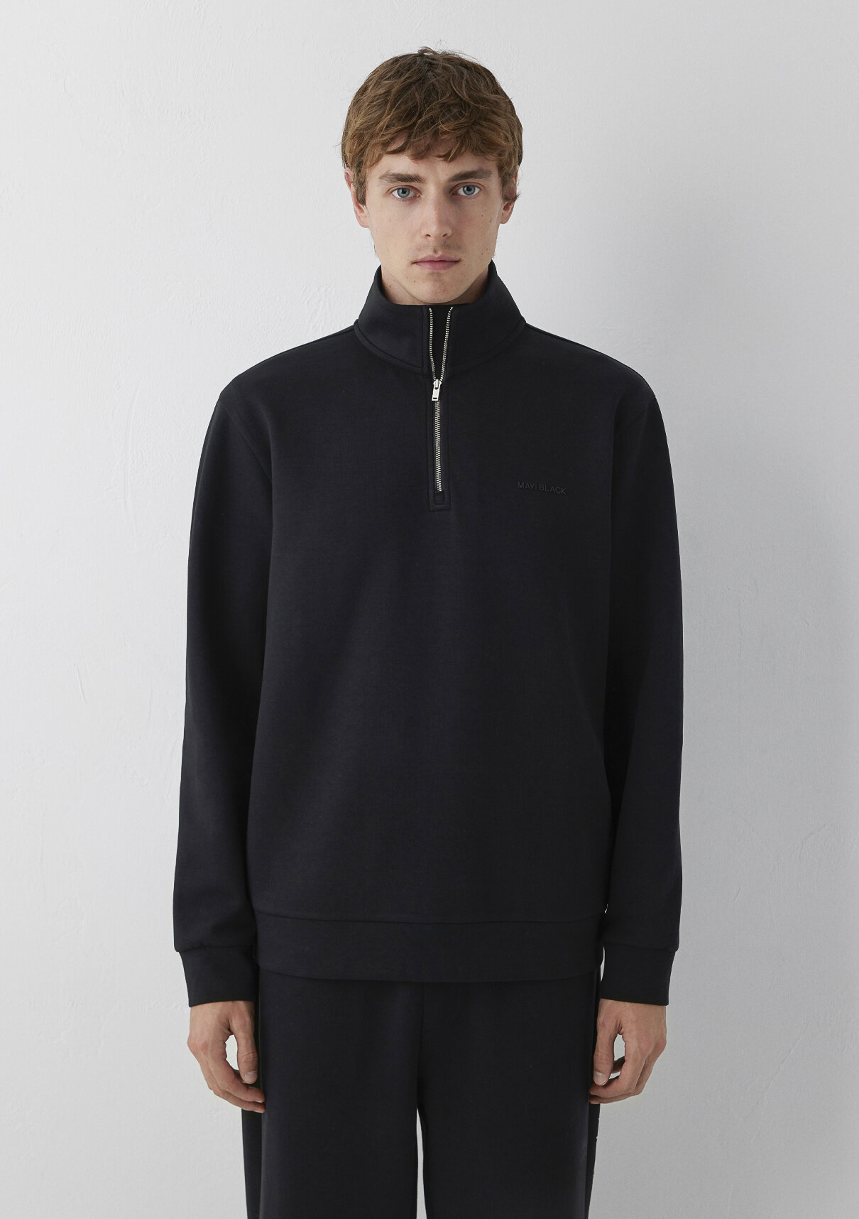 Mavi Yarı Fermuarlı Siyah Sweatshirt görsel 4