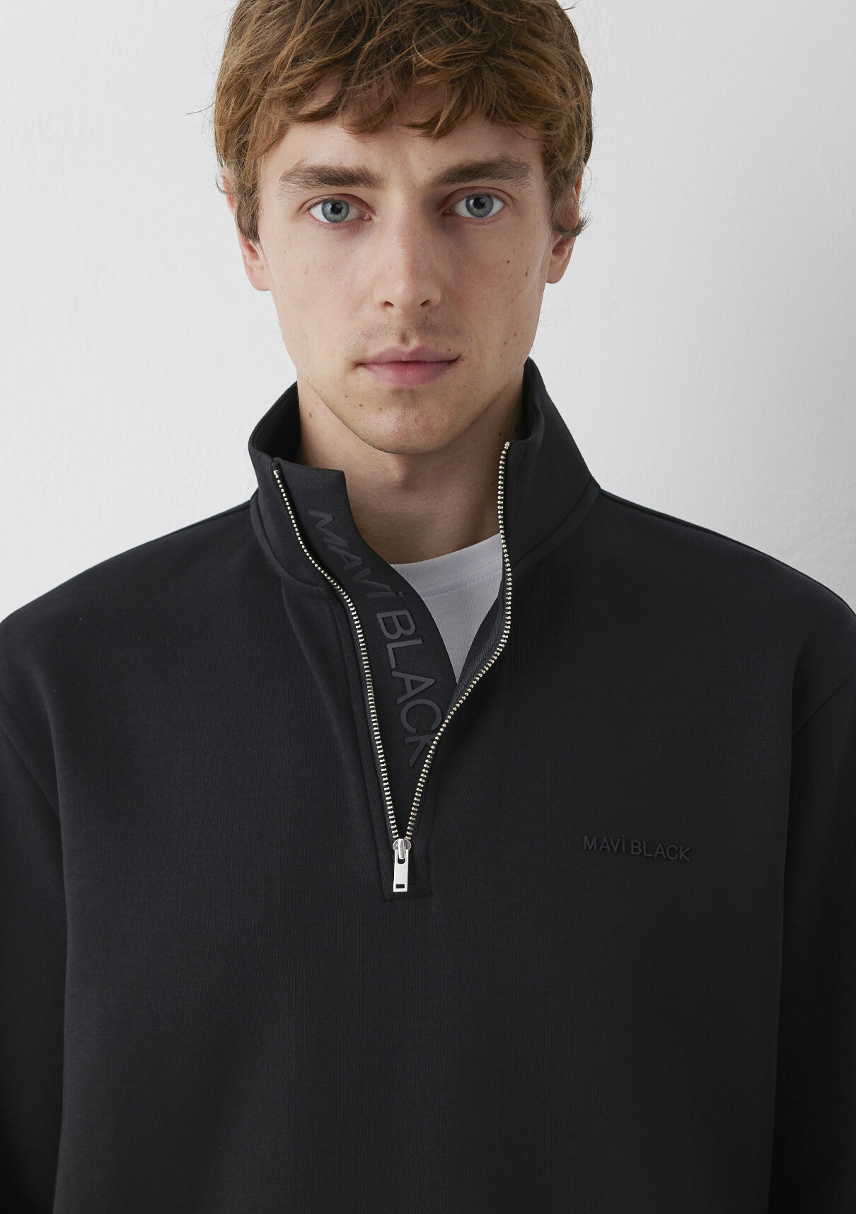 Mavi Yarı Fermuarlı Siyah Sweatshirt görsel 7