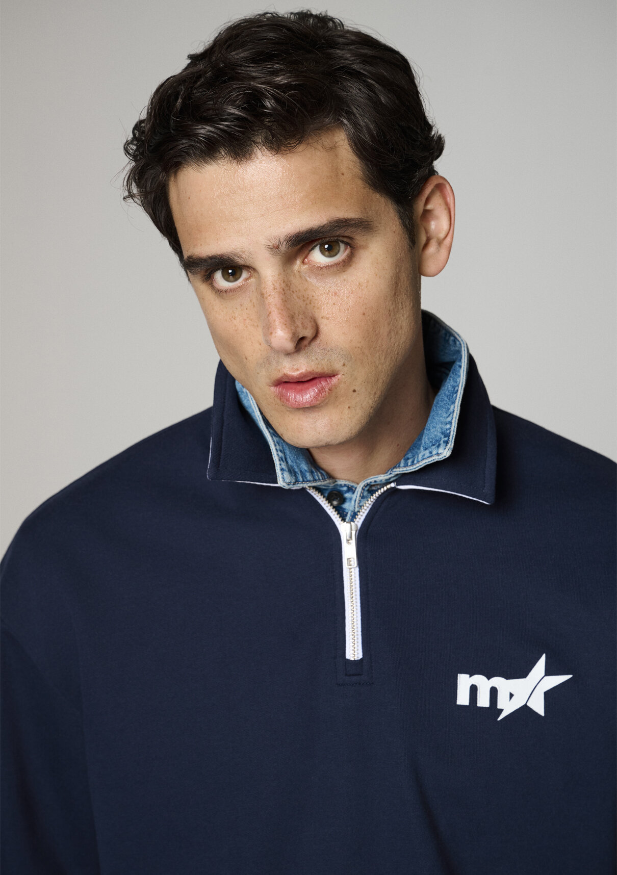 Mavi Kenan Yıldız x Mavi Baskılı Lacivert Polo Sweatshirt görsel 3