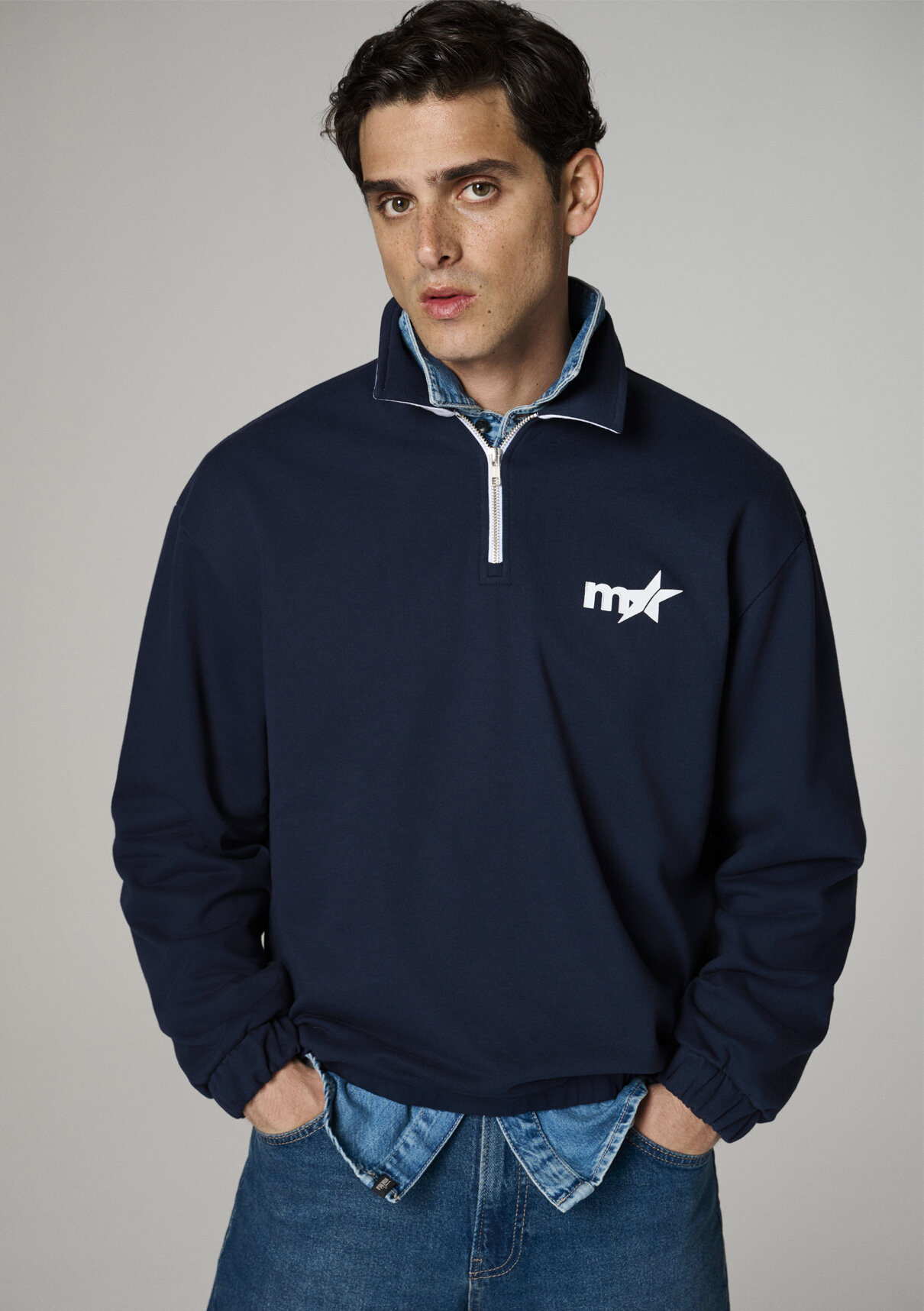 Mavi Kenan Yıldız x Mavi Baskılı Lacivert Polo Sweatshirt görsel 4