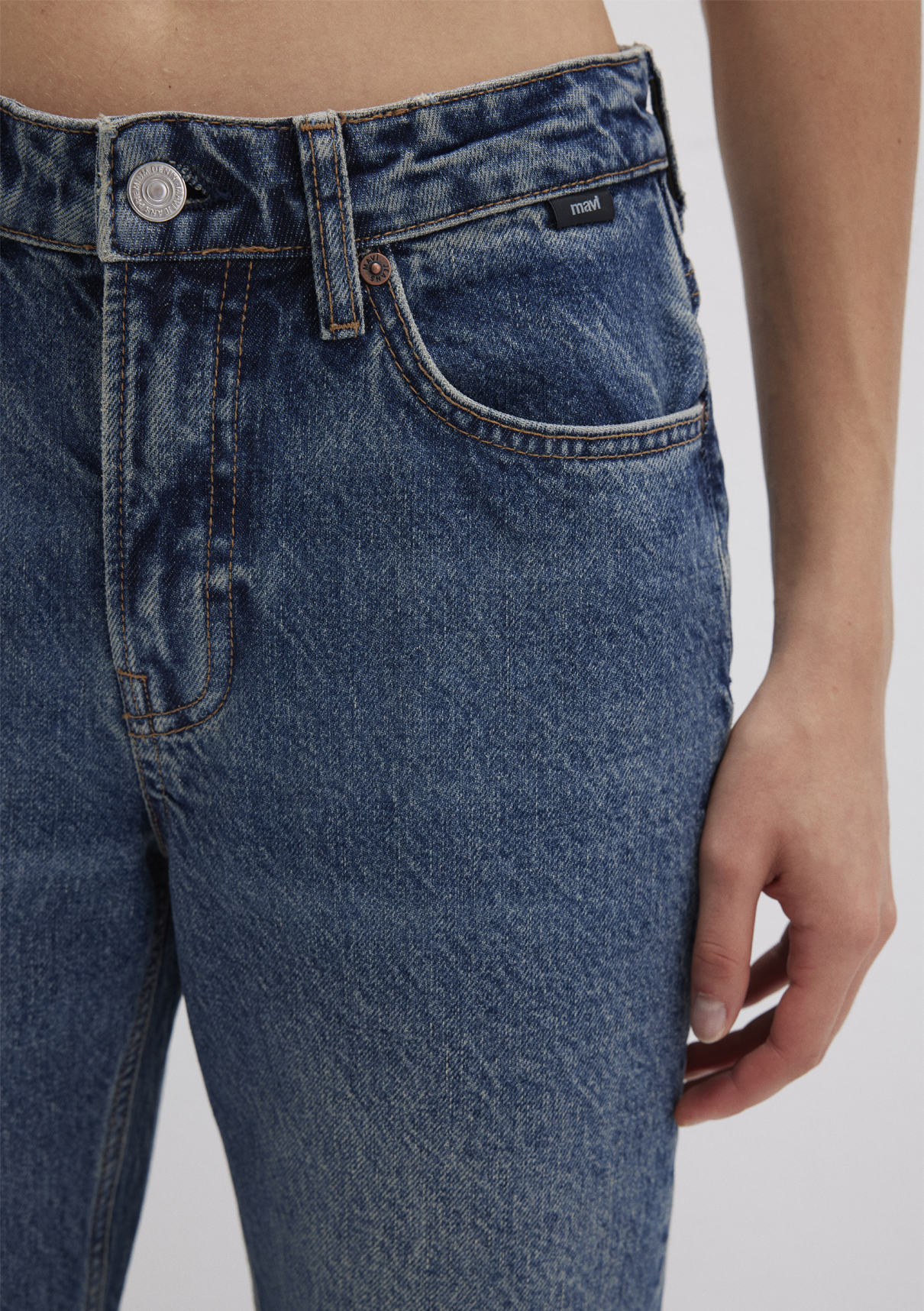 Mavi Classic Denim Puslu Koyu Mavi Jean Pantolon görsel 6