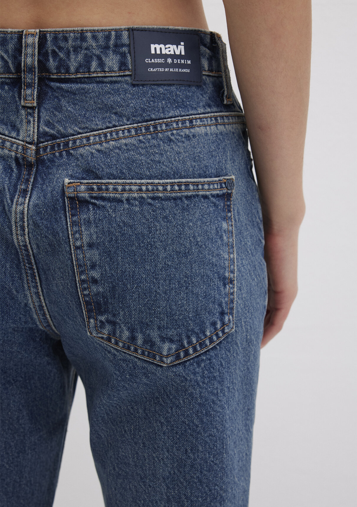 Mavi Classic Denim Puslu Koyu Mavi Jean Pantolon görsel 8
