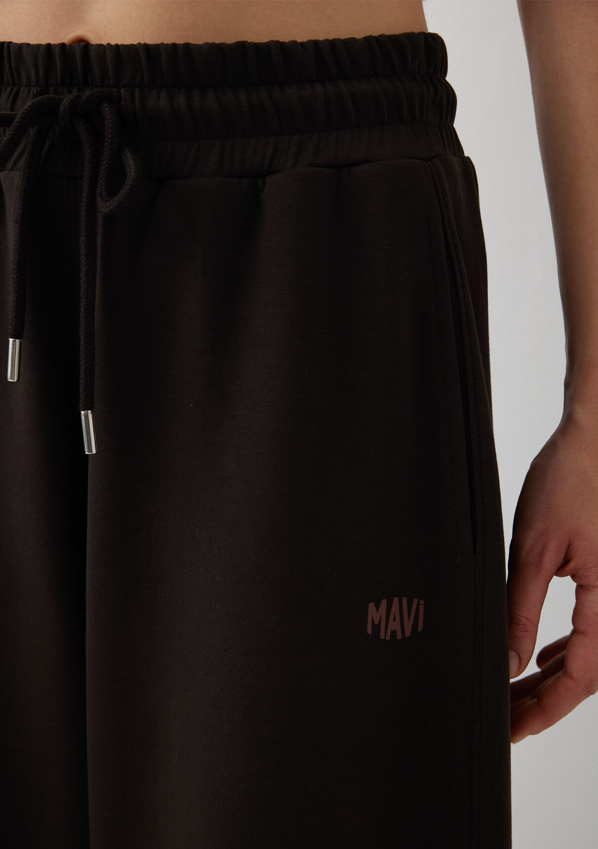 Mavi Logo Baskılı Kahverengi İnterlok Eşofman Altı görsel 6