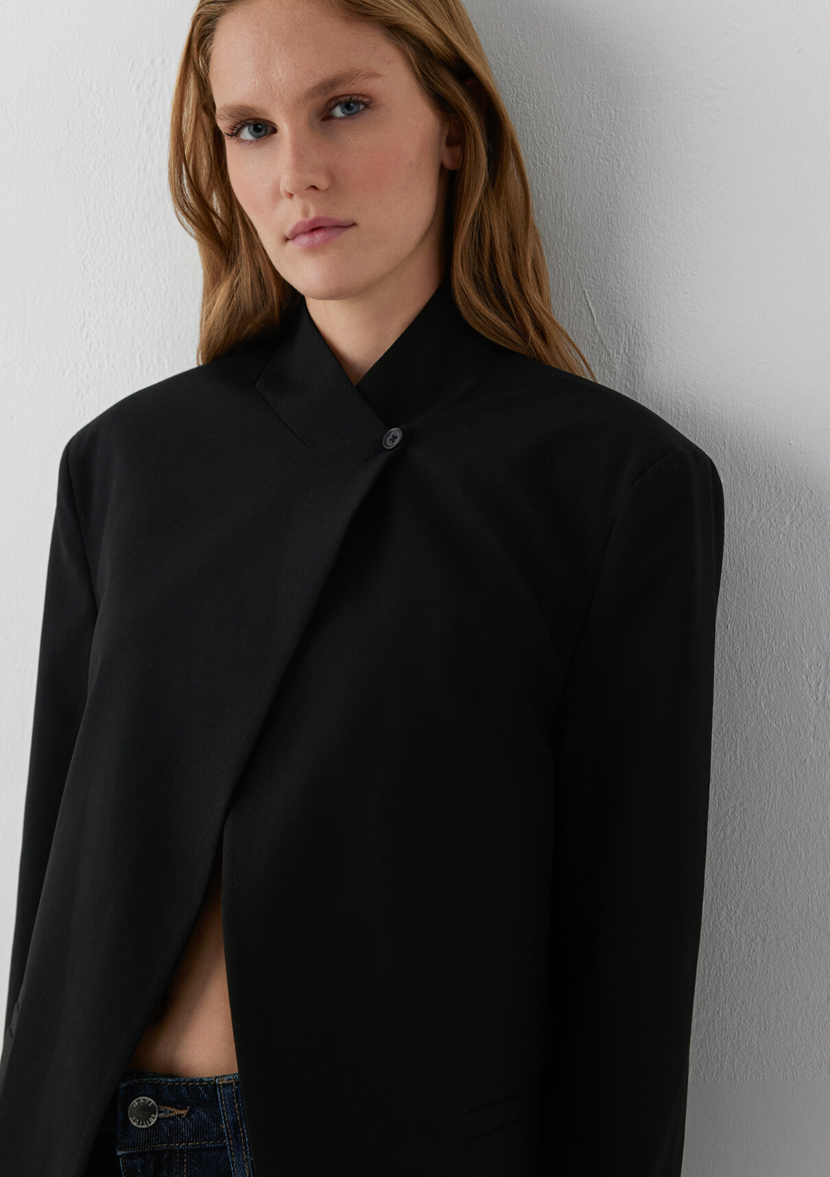 Mavi Yün Karışımlı Siyah Blazer