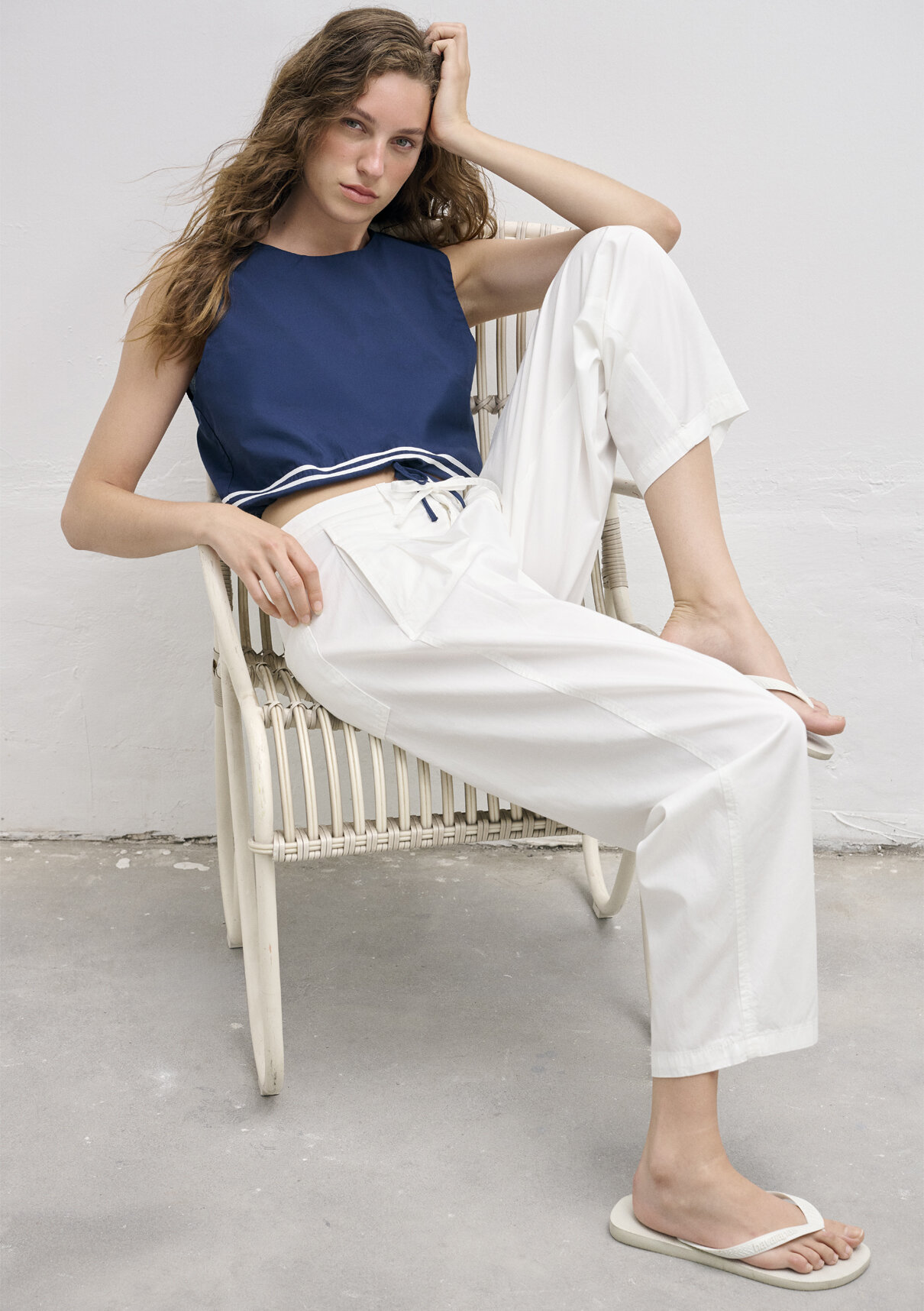 Mavi Bağcık Detaylı Lacivert Crop Bluz
