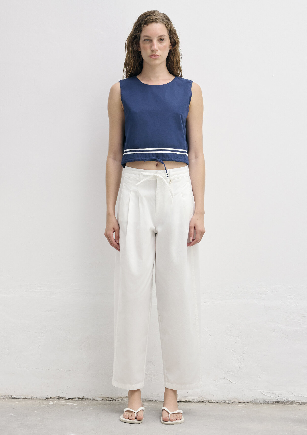 Mavi Bağcık Detaylı Lacivert Crop Bluz görsel 6