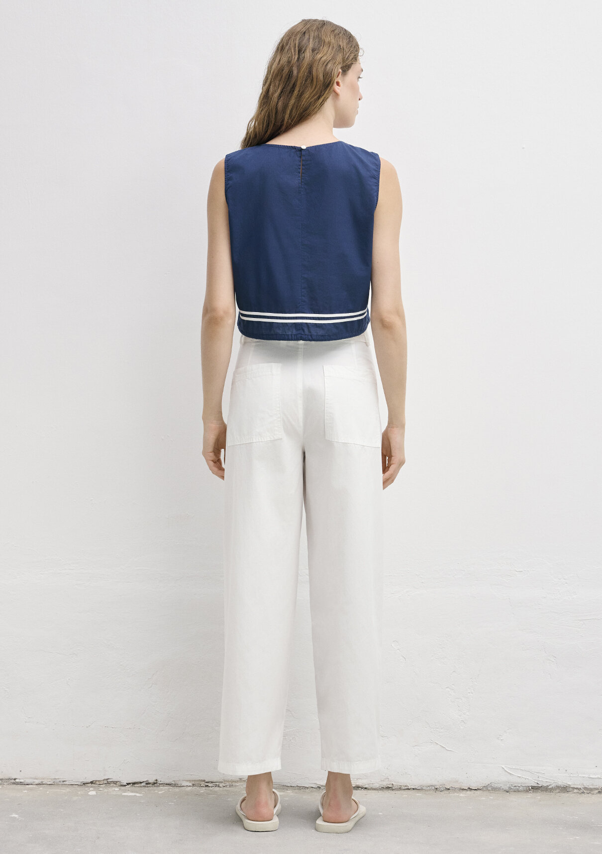 Mavi Bağcık Detaylı Lacivert Crop Bluz görsel 7