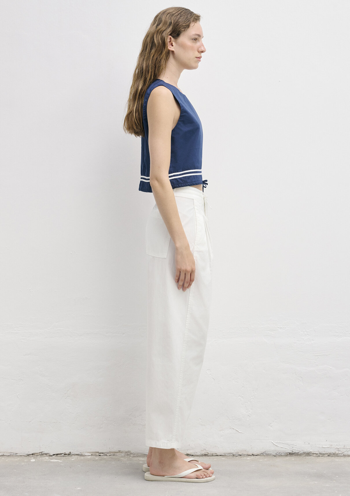 Mavi Bağcık Detaylı Lacivert Crop Bluz görsel 8