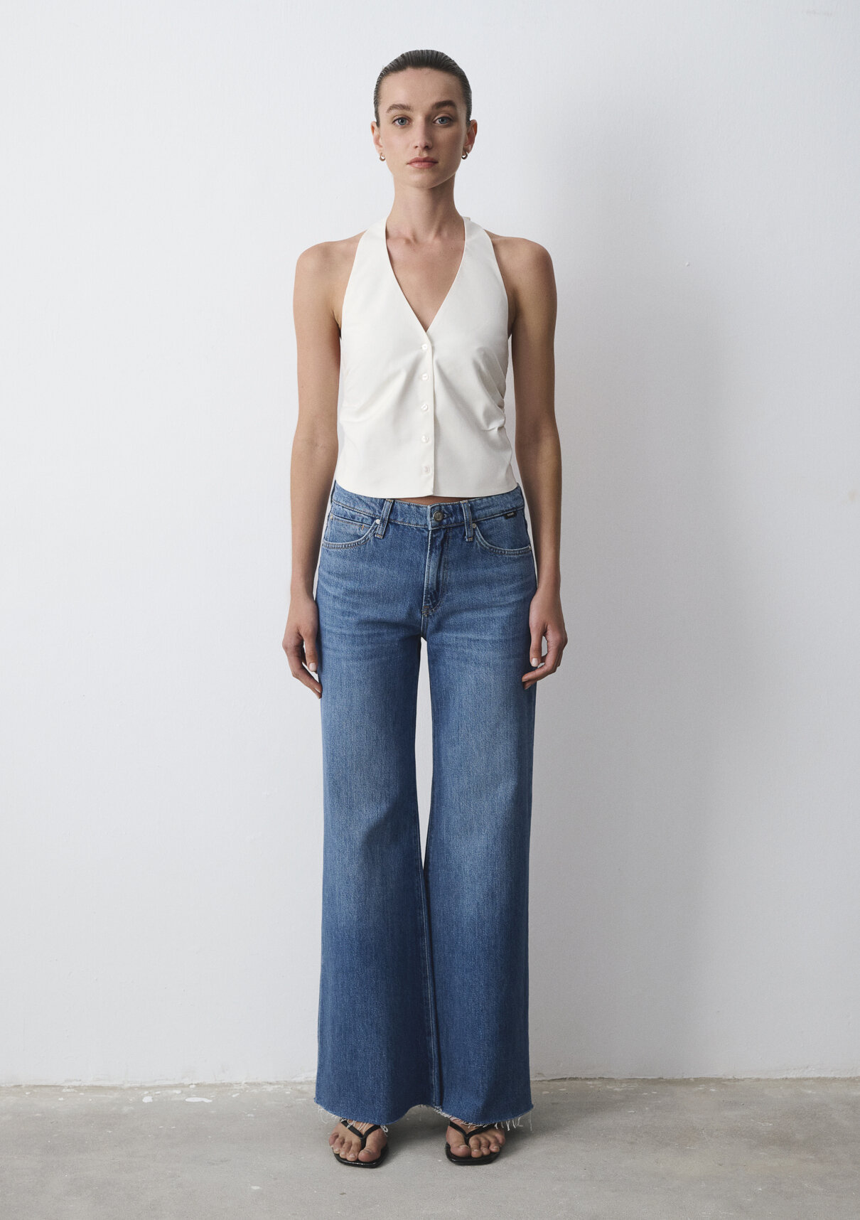Mavi Halter Bağlamalı Düğmeli Bluz görsel 5