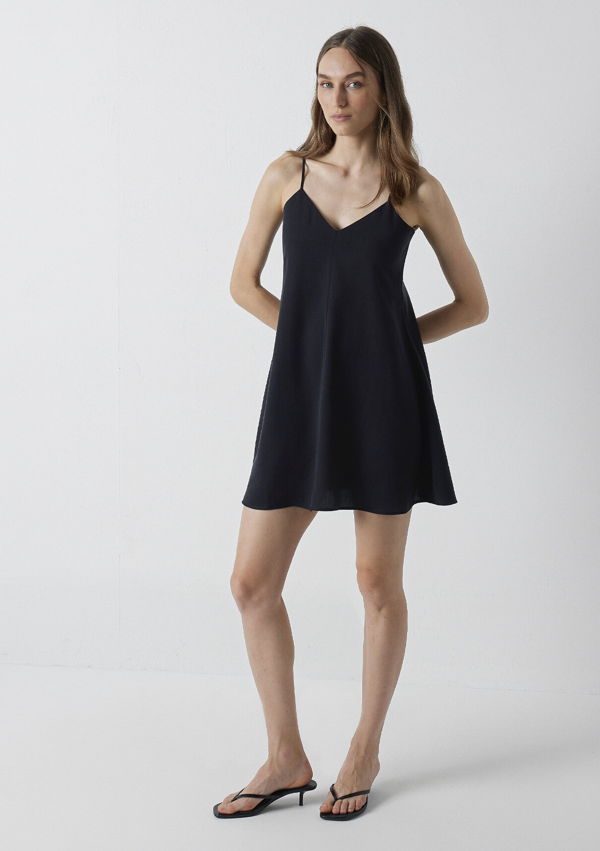 Mavi (Tencel™) Lyocell Siyah Mini Elbise görsel 2