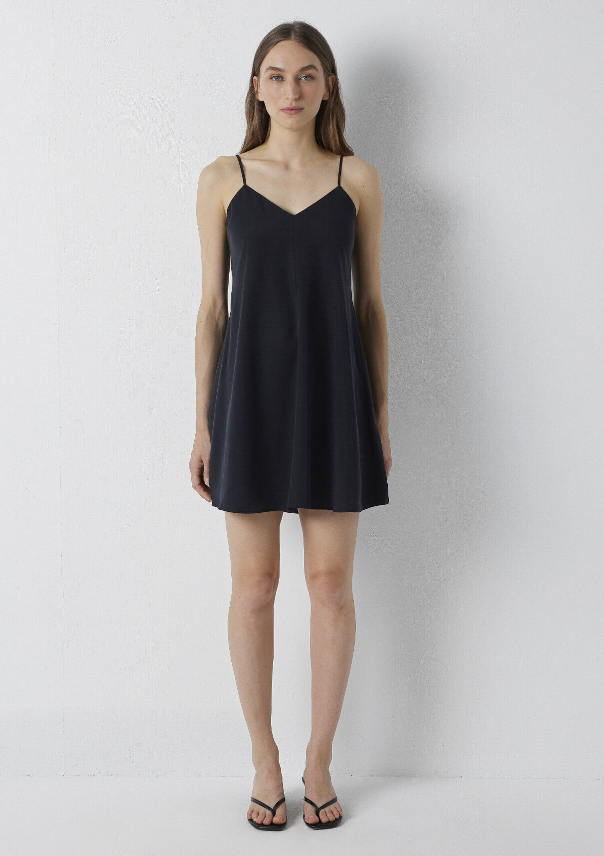 Mavi (Tencel™) Lyocell Siyah Mini Elbise görsel 4