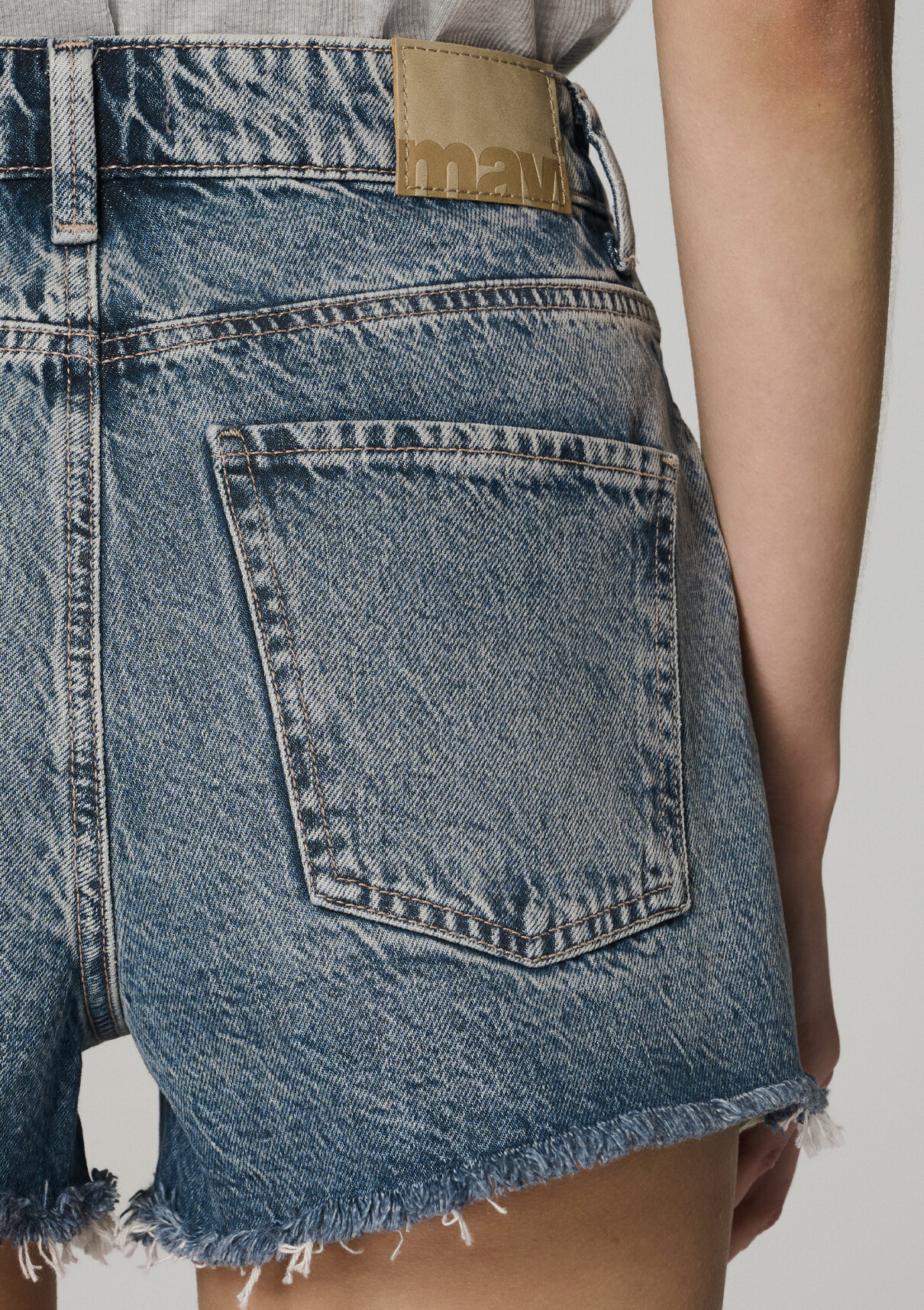 Mavi Tyra 90lar Vintage Indigo Mavisi Jean Şort görsel 7