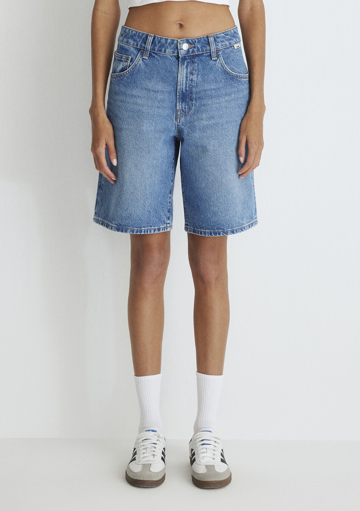 Mavi Real Blue Indigo Mavisi Jean Şort görsel 5