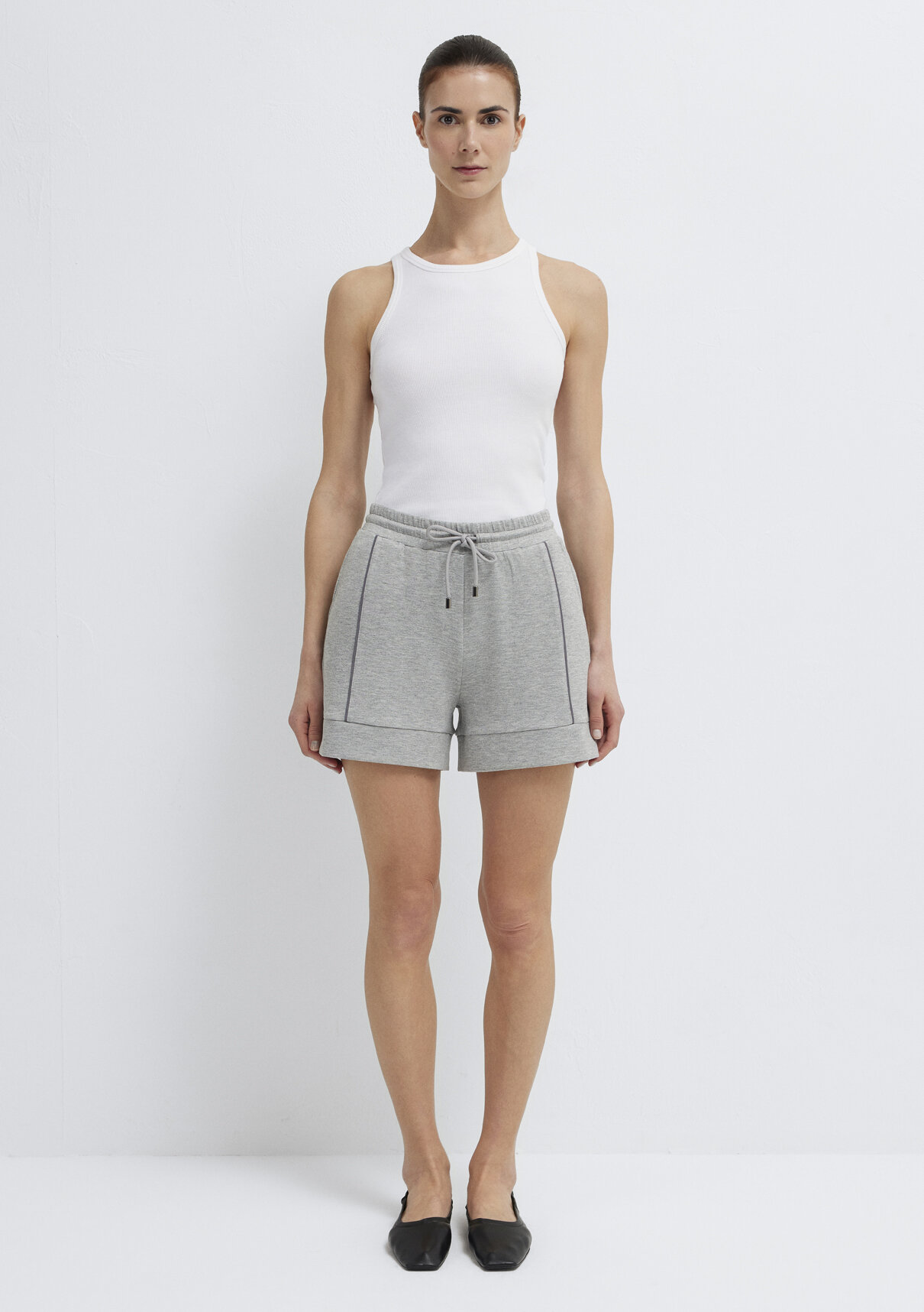Mavi Şerit Detaylı Gri Şort görsel 3