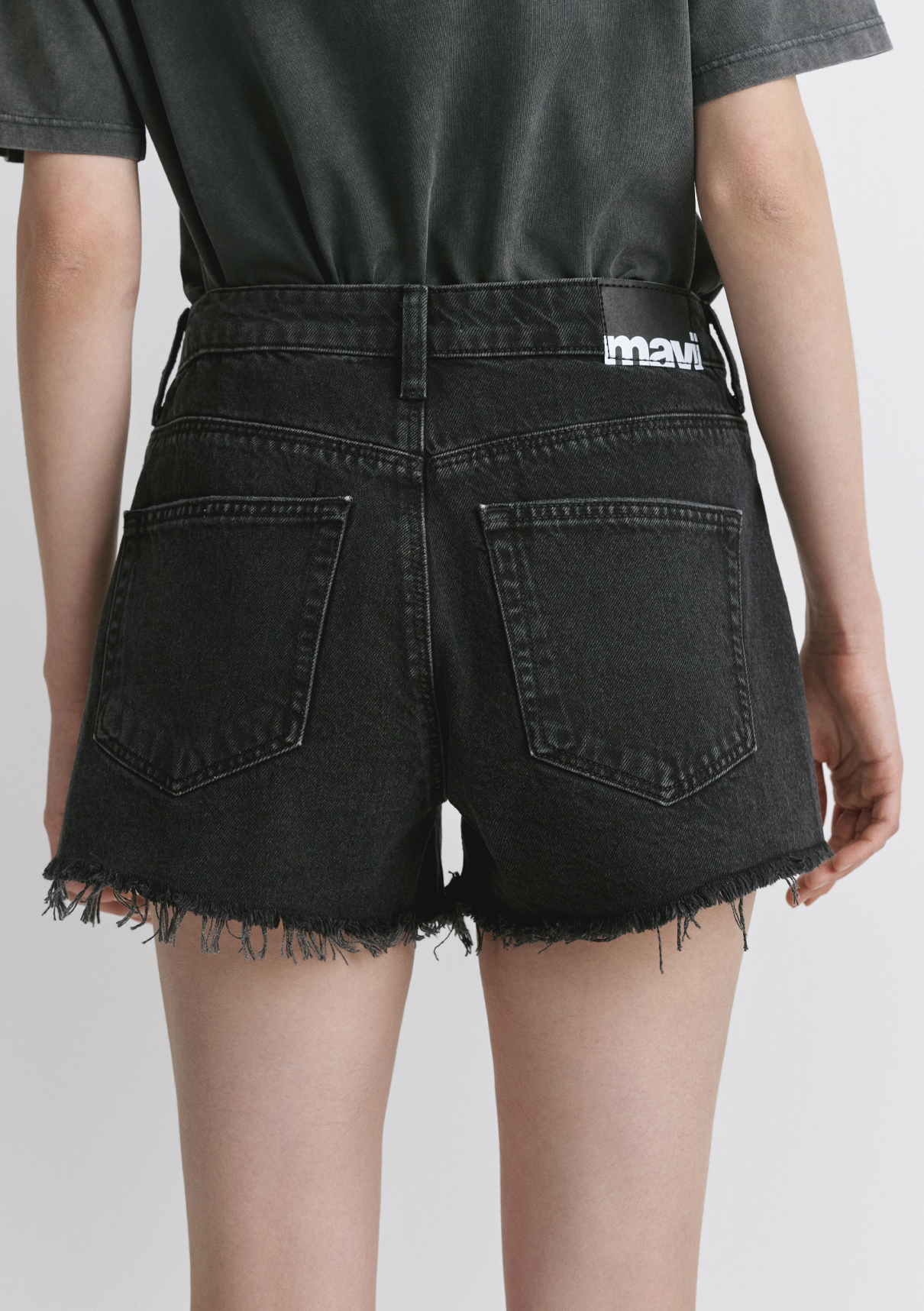 Mavi Rosie 90lar Yırtıklı Antrasit Jean Şort görsel 7