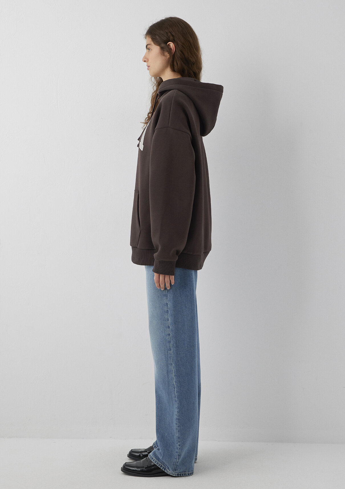 Mavi Logo Baskılı Kapüşonlu Kahverengi Sweatshirt görsel 4