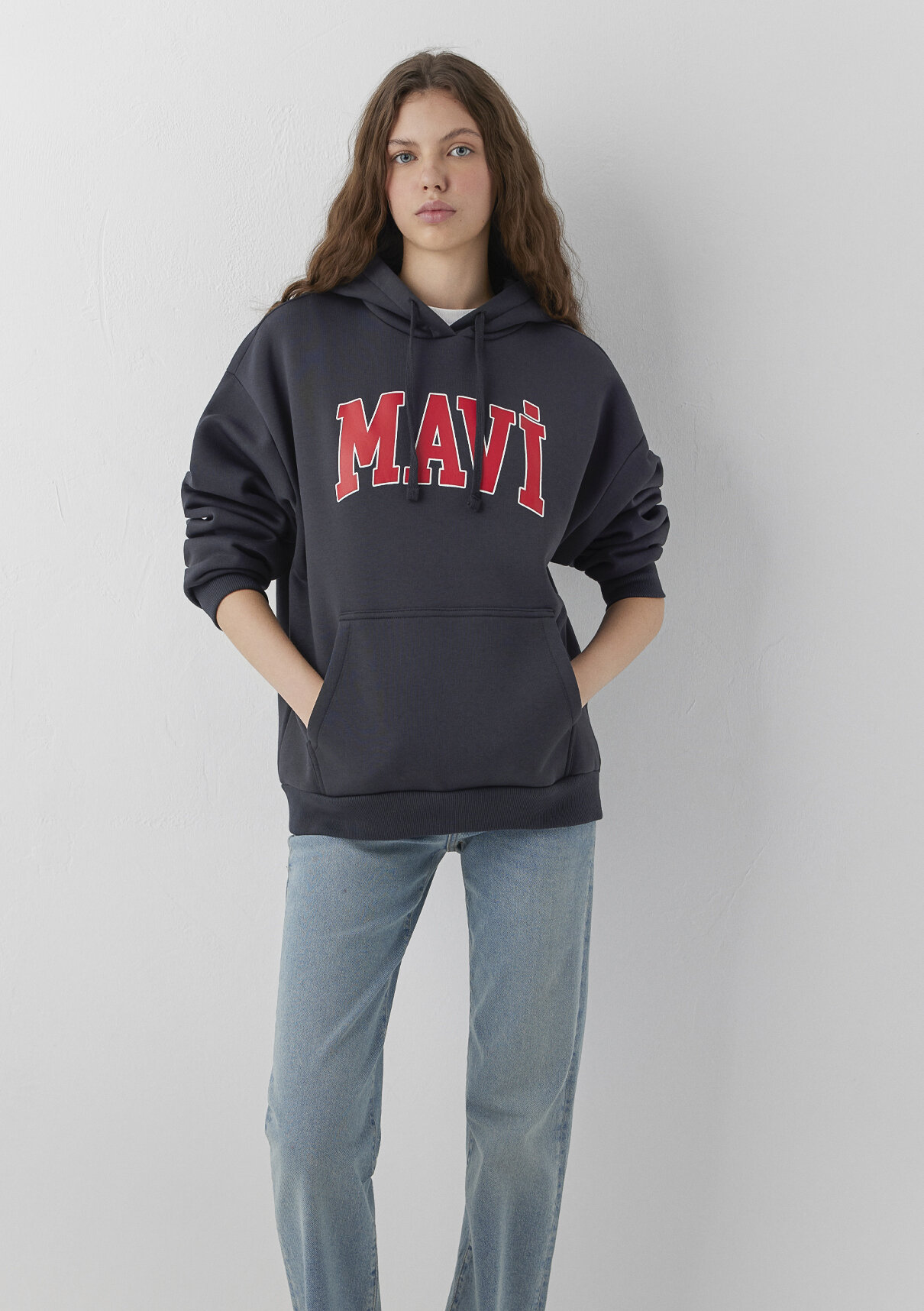 Mavi Logo Baskılı Kapüşonlu Antrasit Sweatshirt görsel 2