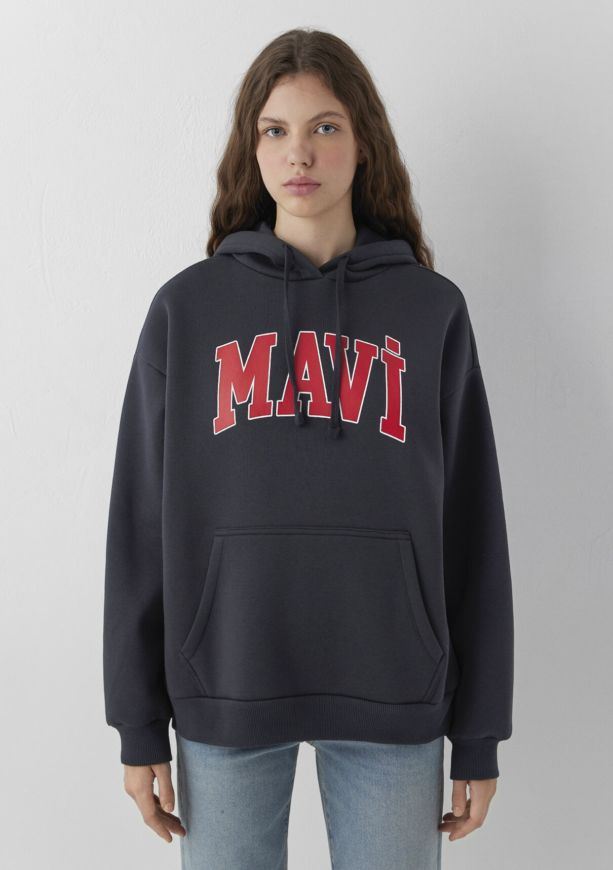 Mavi Logo Baskılı Kapüşonlu Antrasit Sweatshirt görsel 4