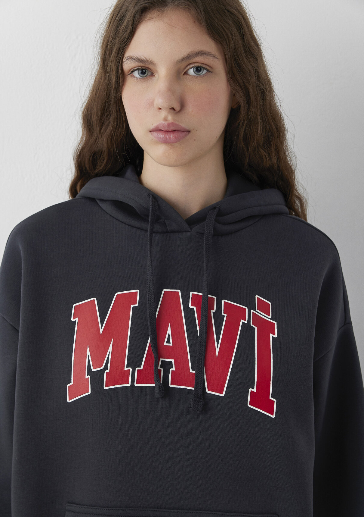 Mavi Logo Baskılı Kapüşonlu Antrasit Sweatshirt görsel 7