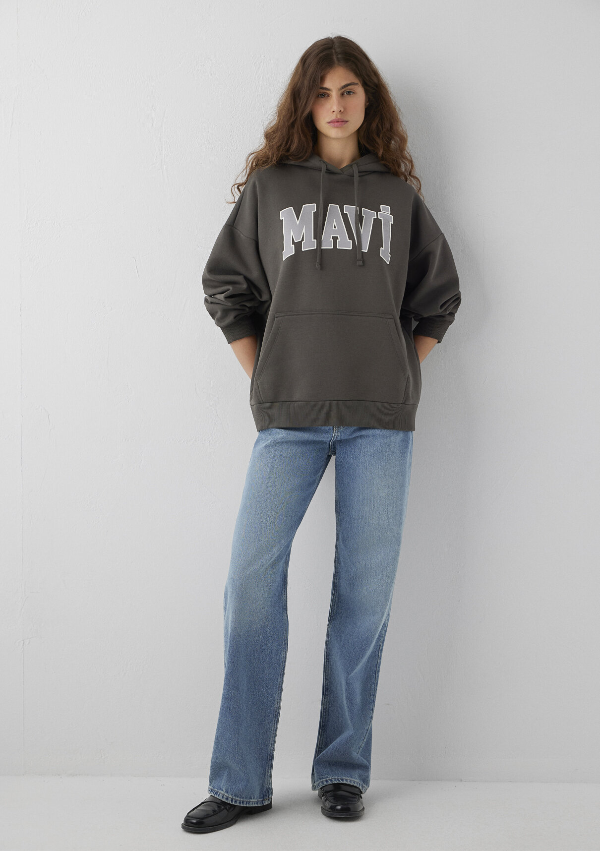 Mavi Logo Baskılı Kapüşonlu Haki Sweatshirt görsel 2