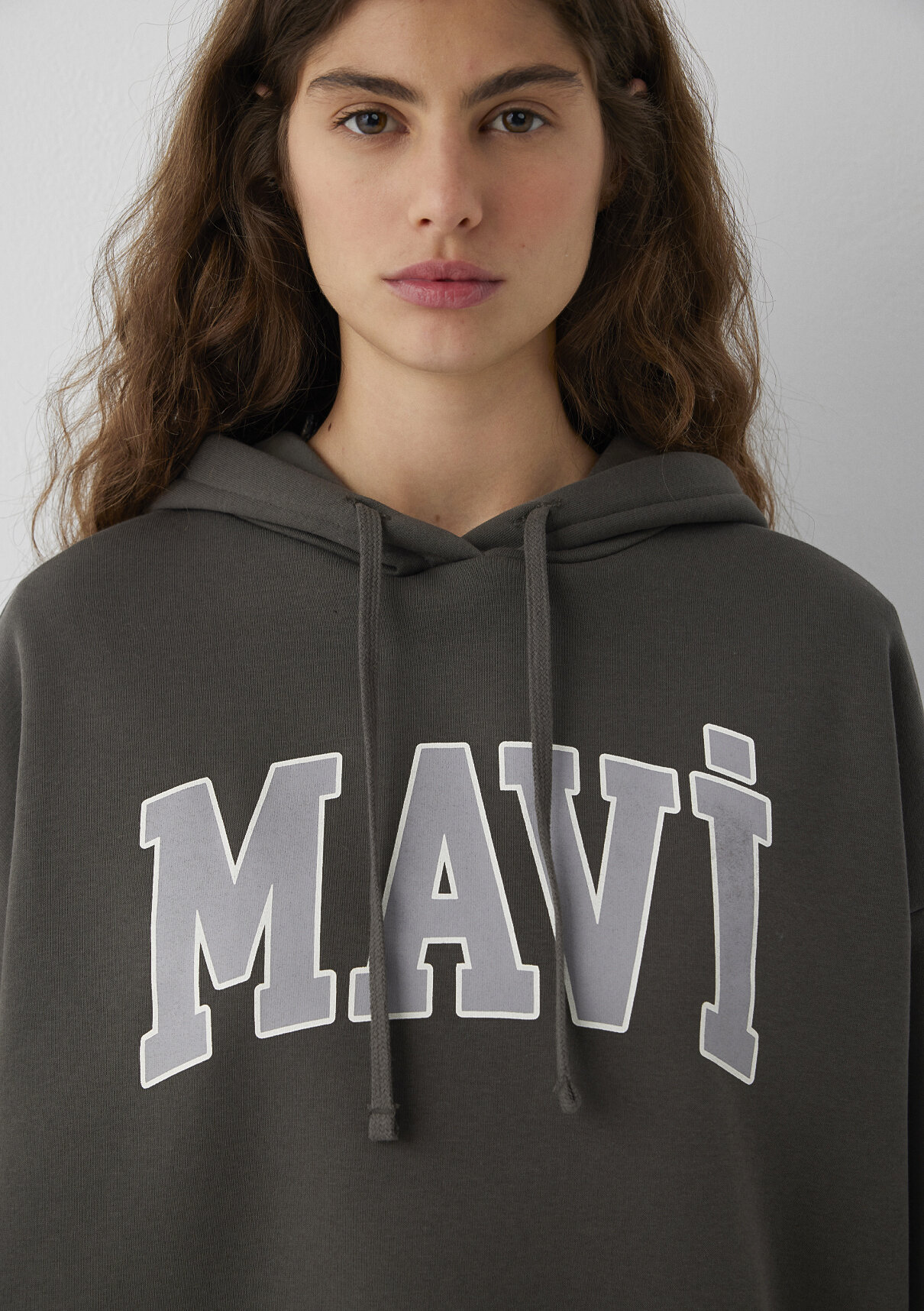 Mavi Logo Baskılı Kapüşonlu Haki Sweatshirt görsel 6