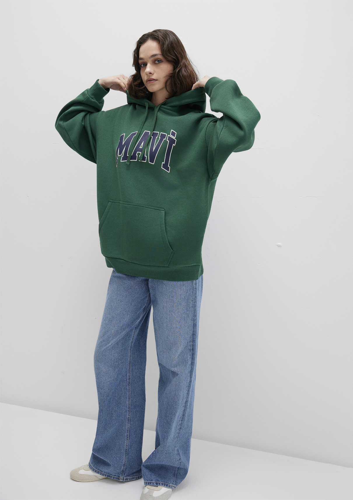 Mavi Logo Baskılı Kapüşonlu Yeşil Sweatshirt görsel 2
