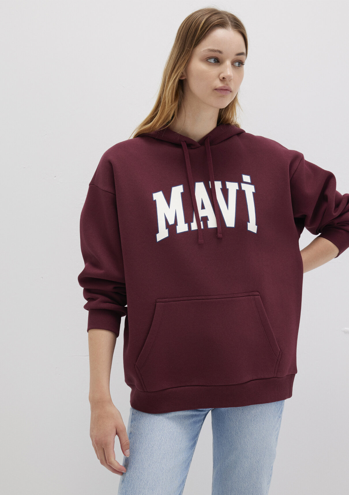 Mavi Logo Baskılı Kapüşonlu Bordo Sweatshirt görsel 2