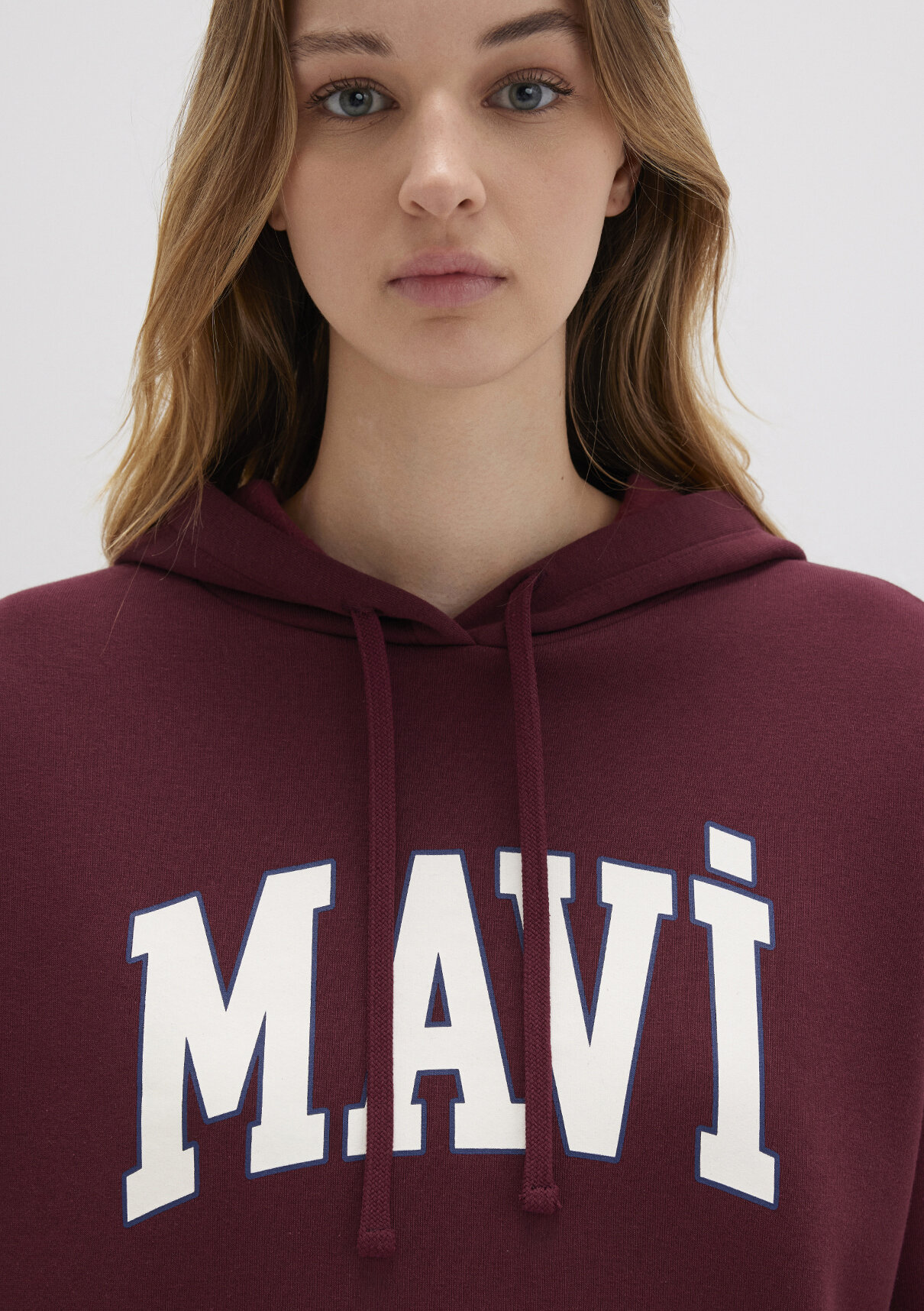Mavi Logo Baskılı Kapüşonlu Bordo Sweatshirt görsel 6