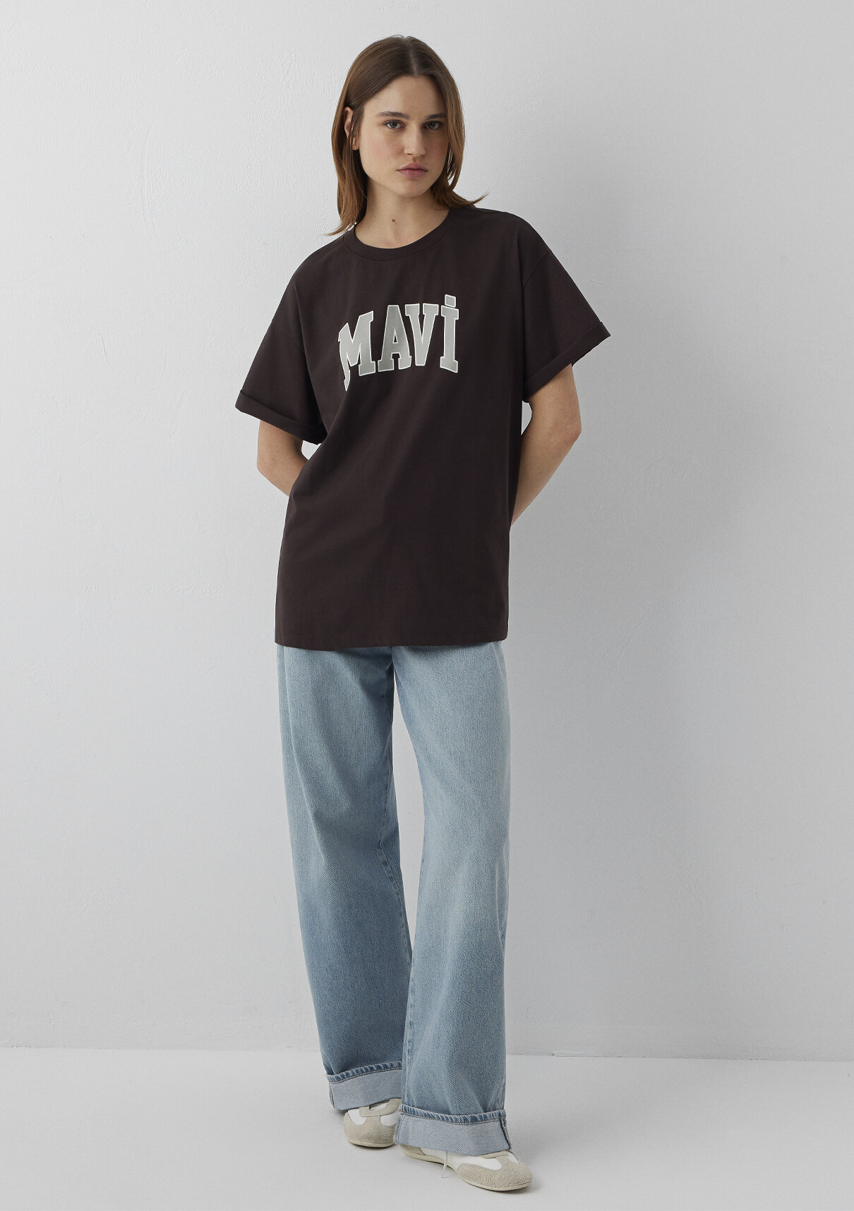 Mavi Logo Baskılı Kahverengi Tişört